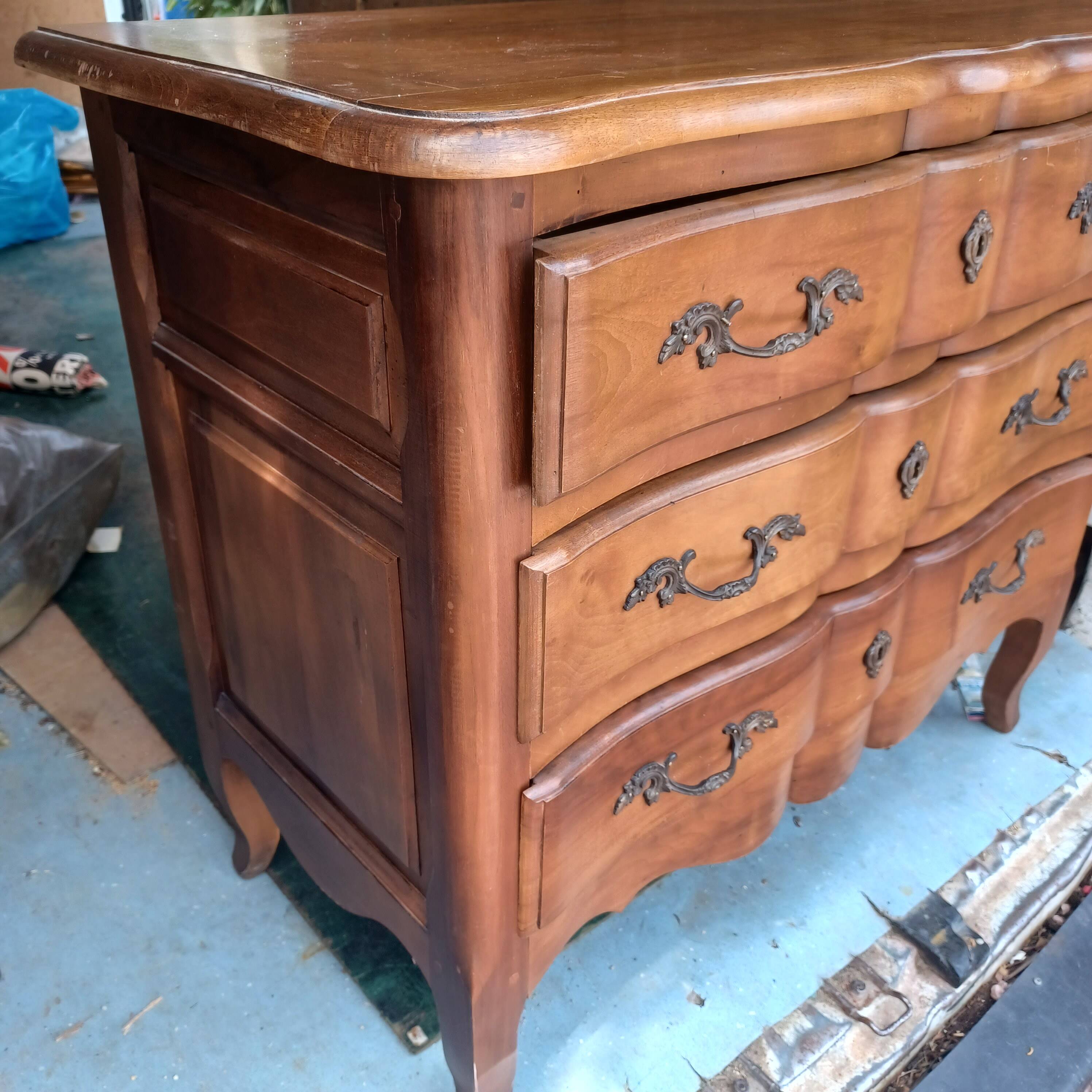 Commode arbalette