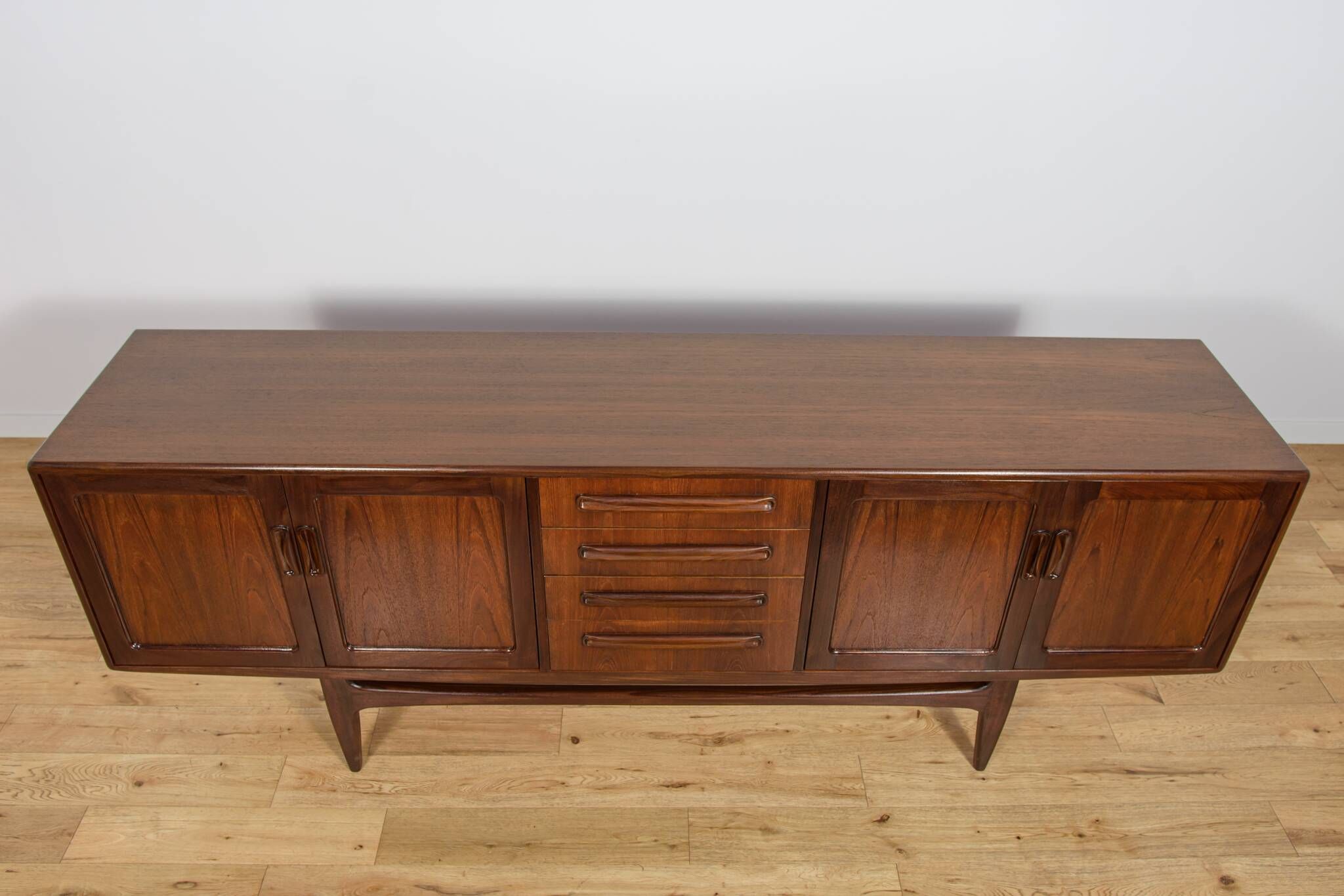 Buffet Mid-Century Modern par Victor Wilkins pour G-Plan, années 1960.