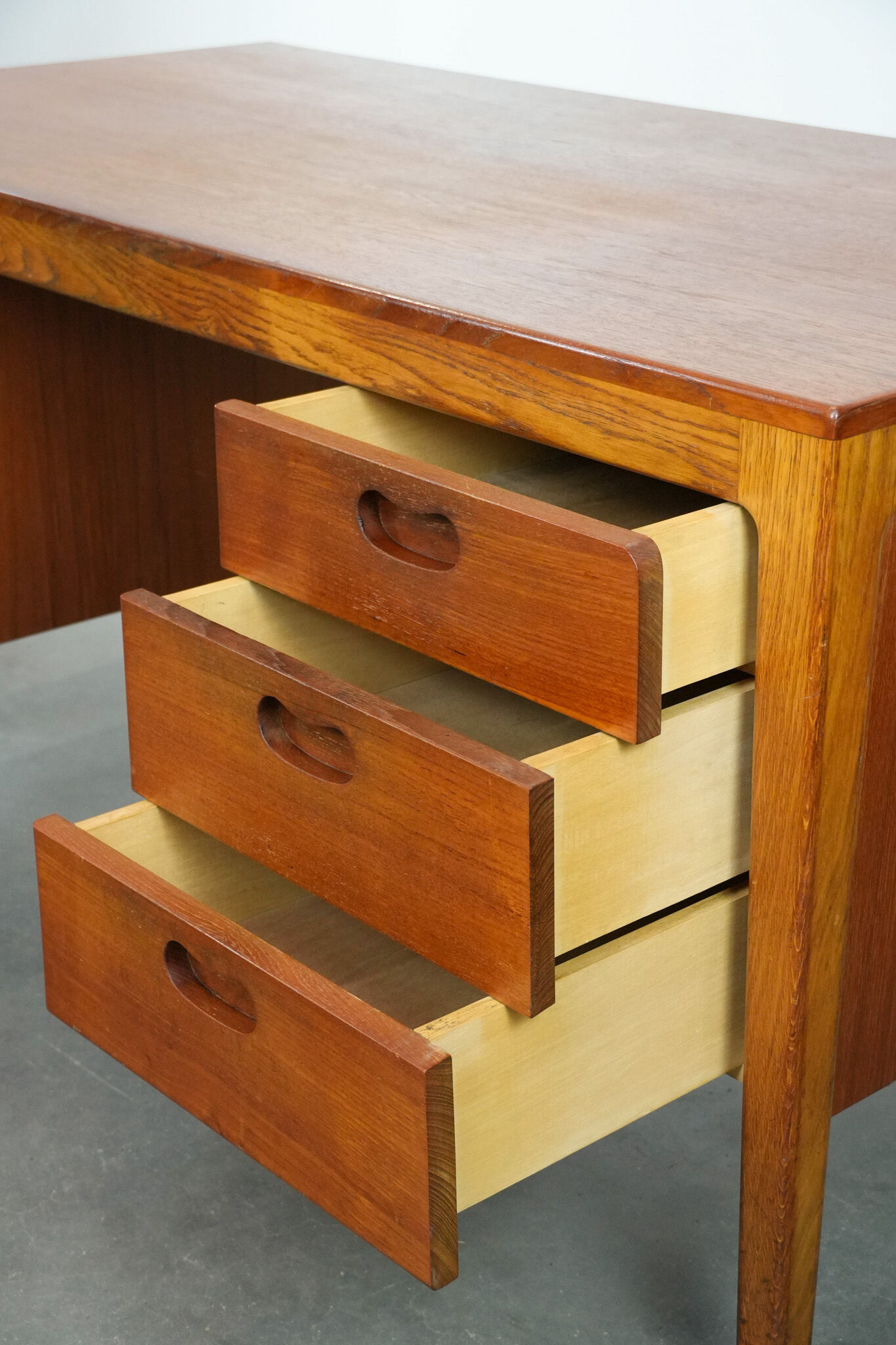 Vintage German design desk by Hartmut Lohmeyer for Wilkhahn with 6 drawers