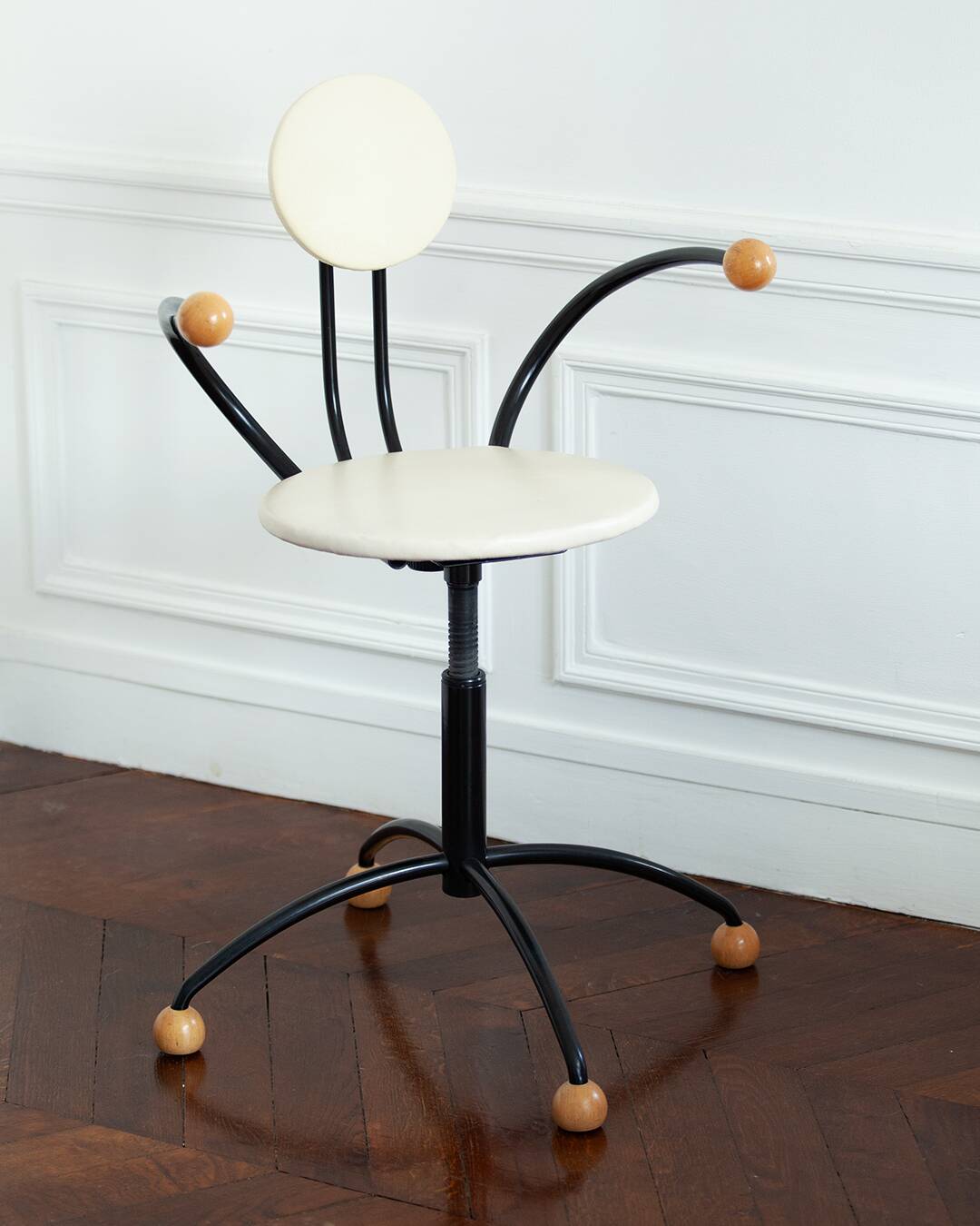 MEMPHIS style white leather chair