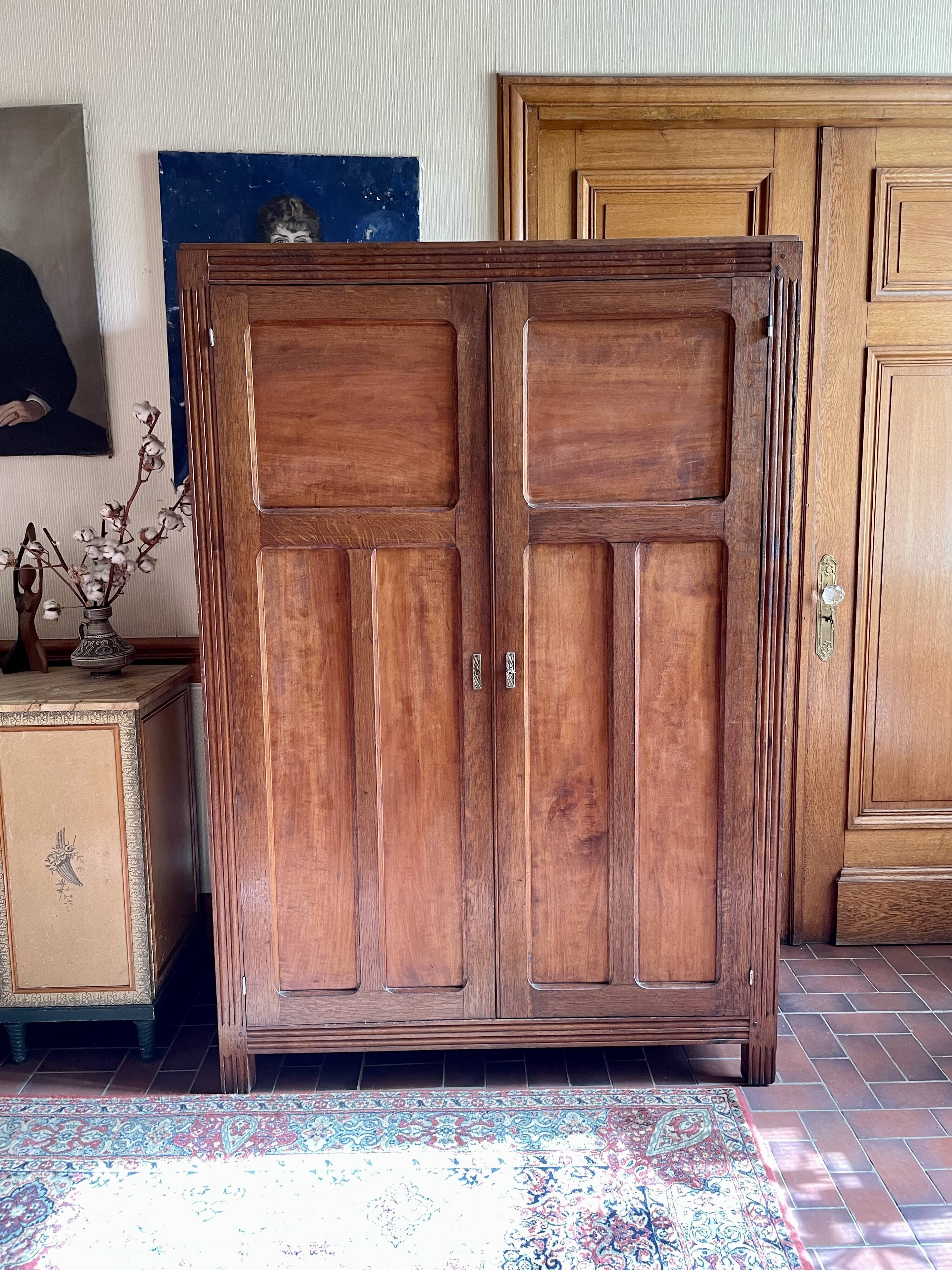 Armoire parisienne