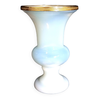 Vase medici en verre opalin blanc de murano
