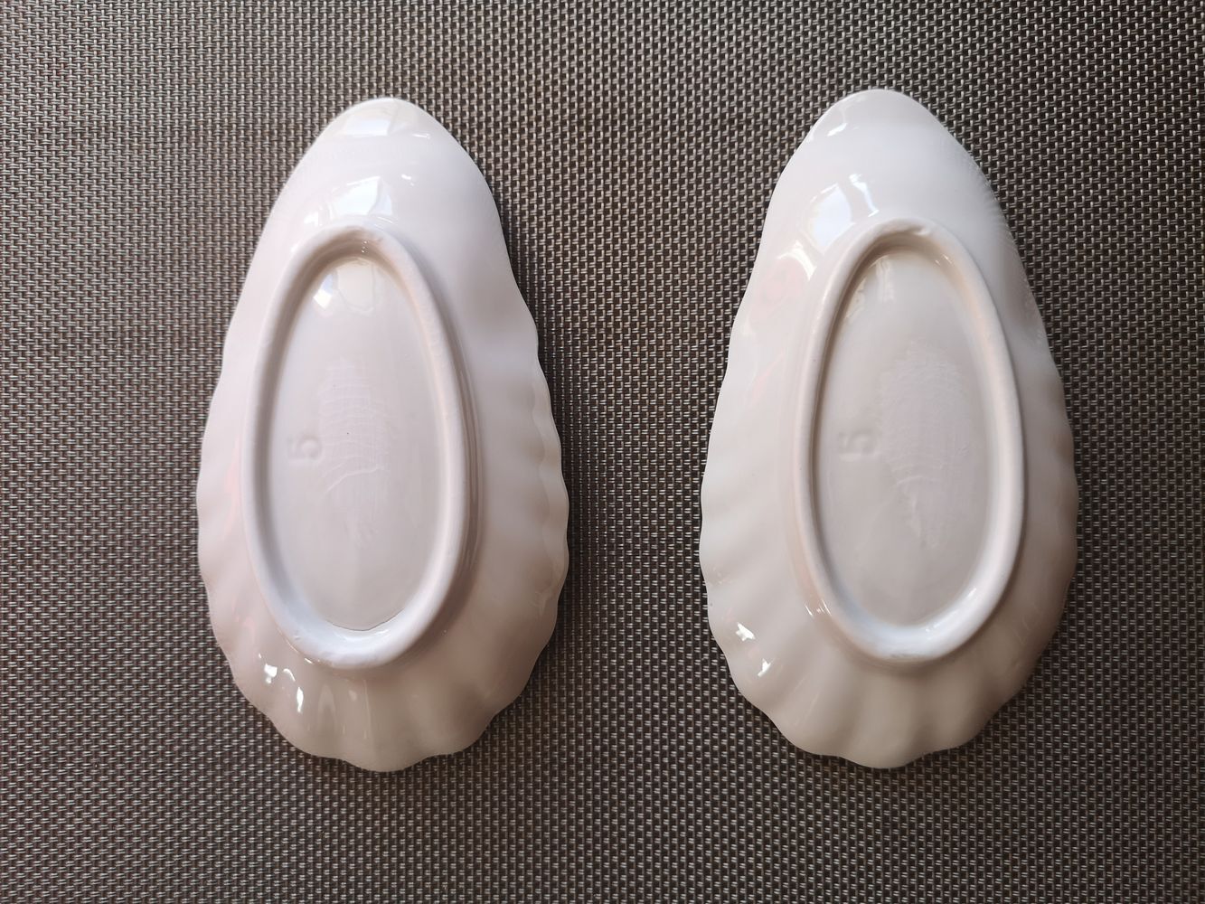 Empty pocket / white glazed ceramic soap holder - Early 20th century