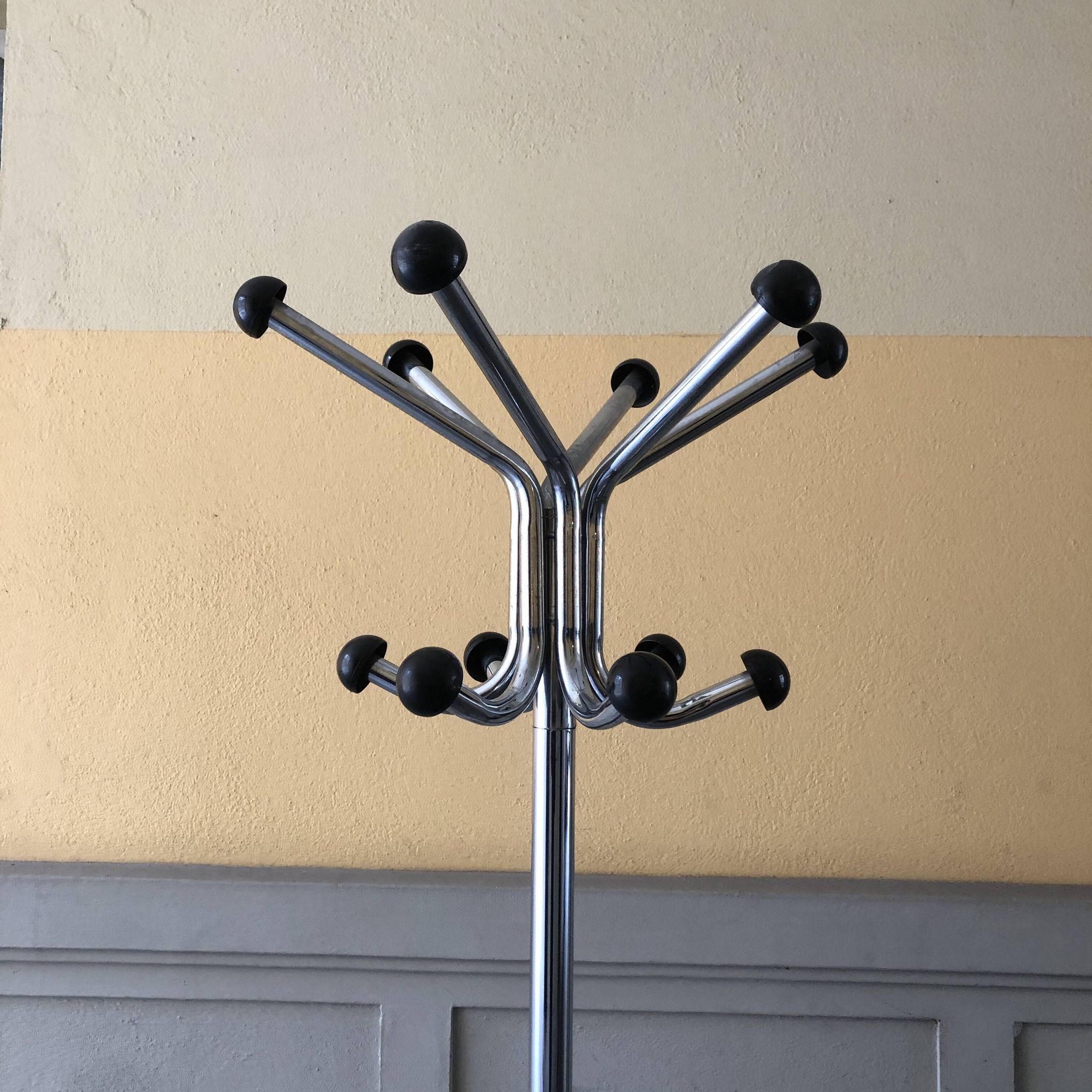Vintage metal parrot coat rack