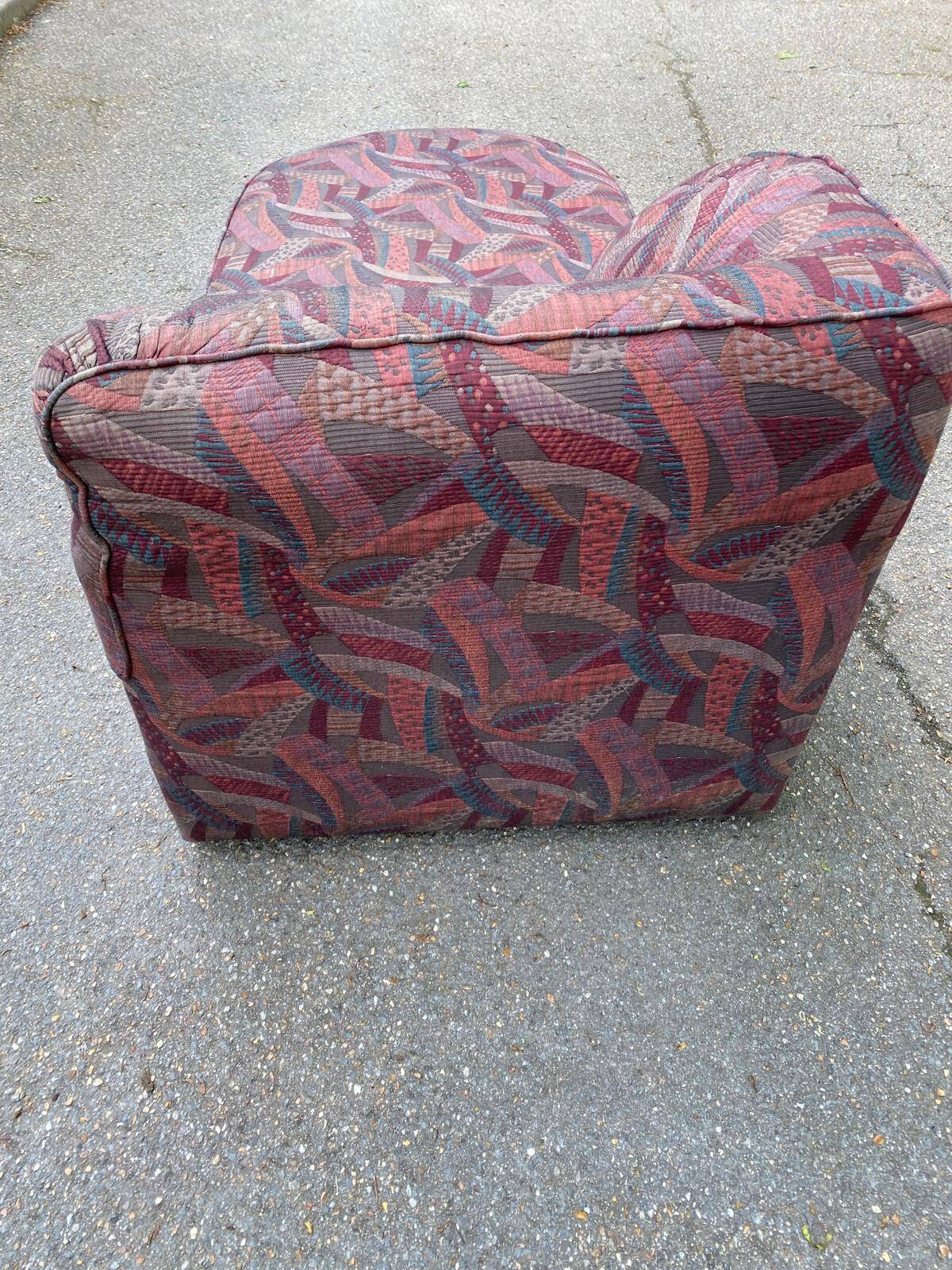 Canapé d'angle méridienne en tissu brodé bordeaux 160cm