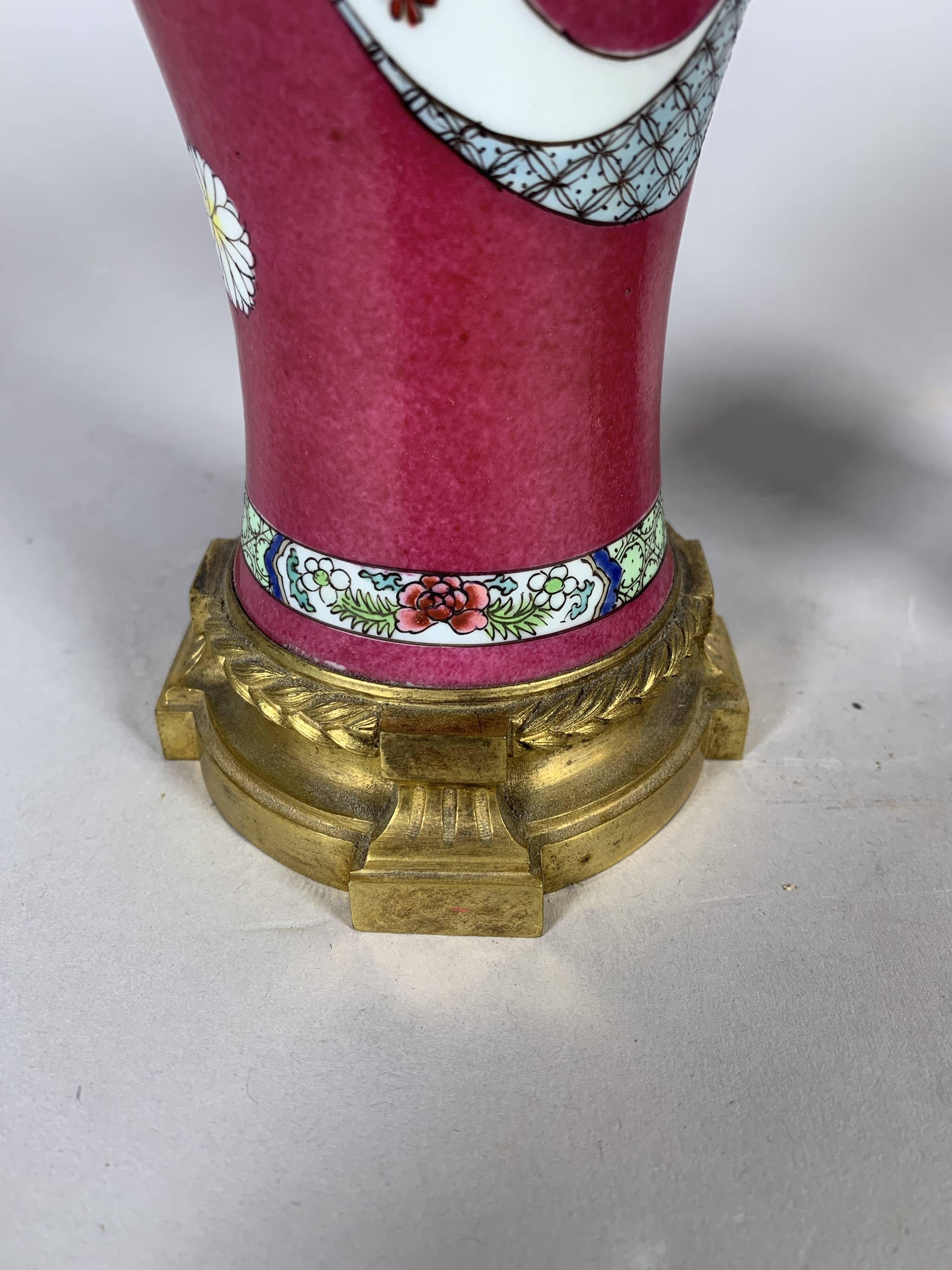 Pair of Chinese Porcelain Vases from the Qianlong Period, 18th Century