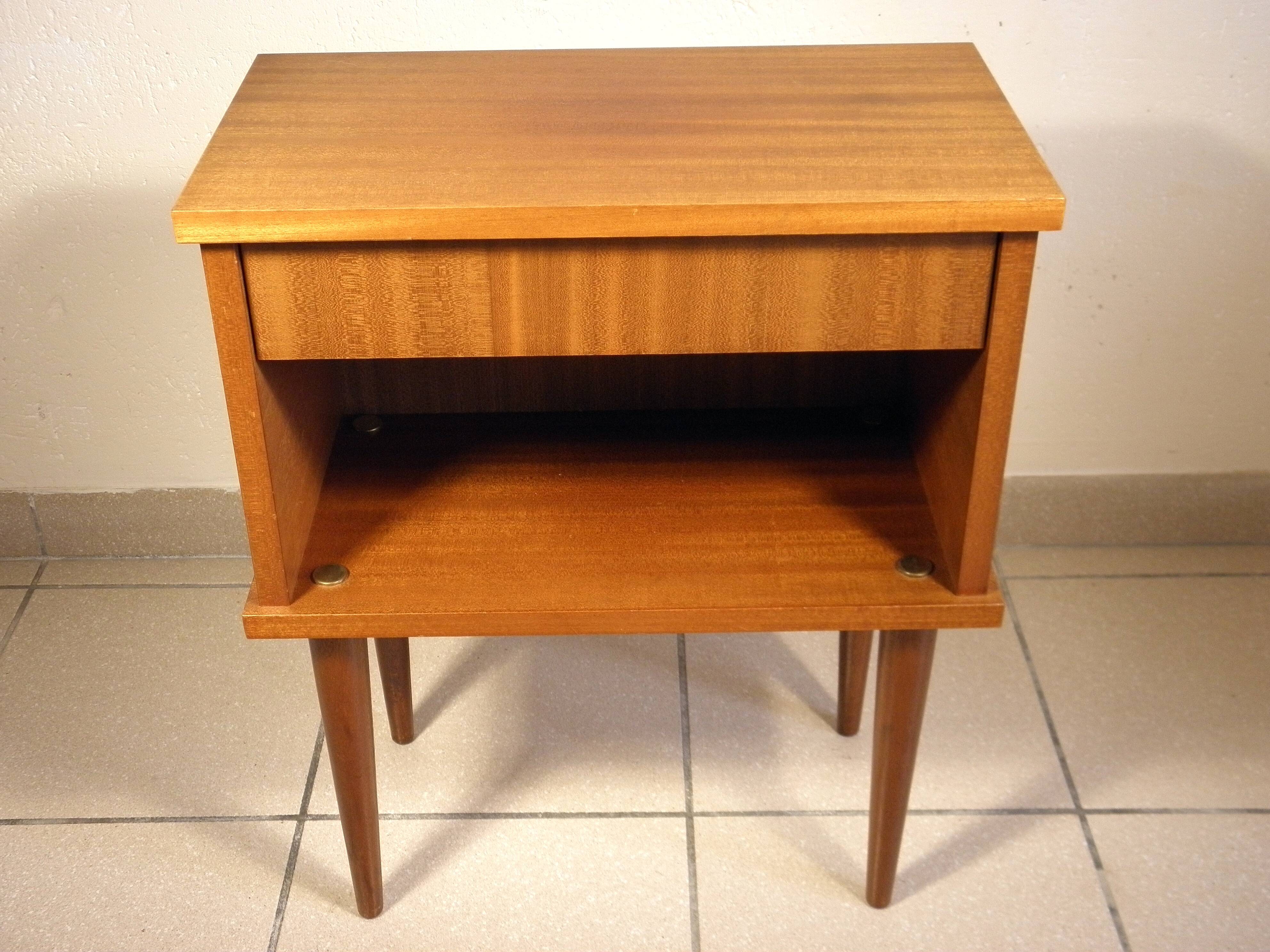 Deux tables de chevet années 60-70