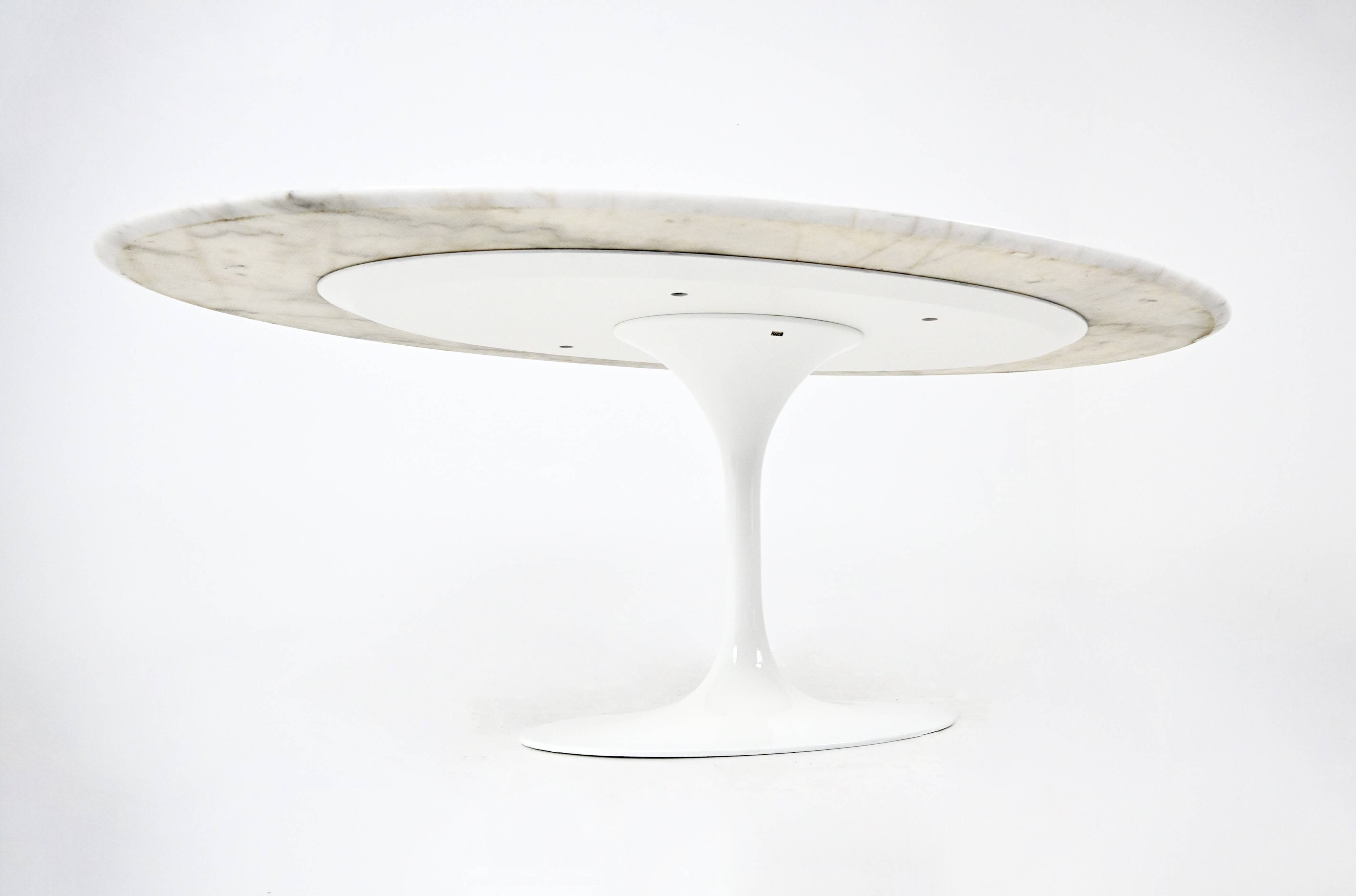 Oval dining table by Eero Saarinen for Knoll International, 1960s.