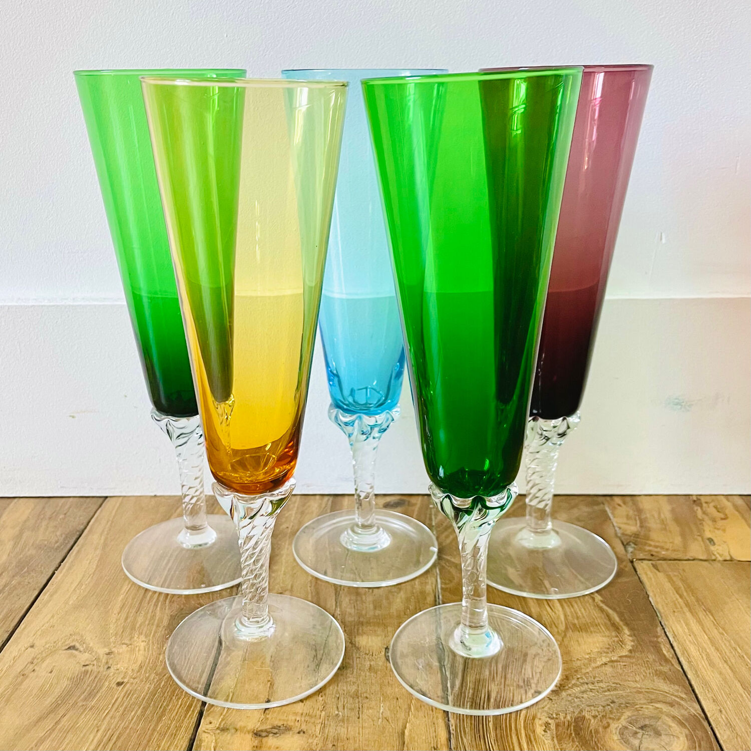 Set of 5 colorful champagne flutes