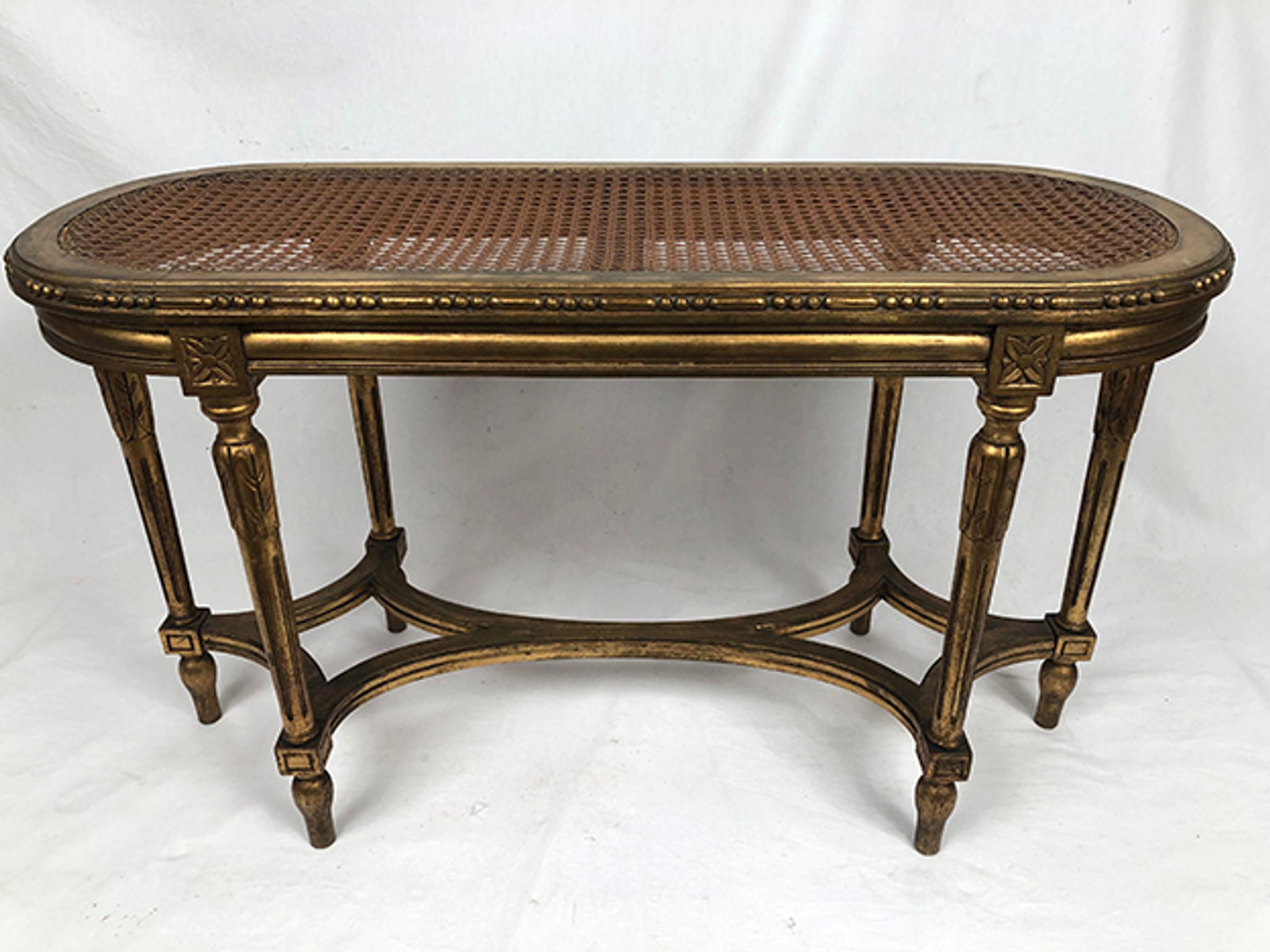 Banquette de piano de style Louis XVI bois doré foncé de canne