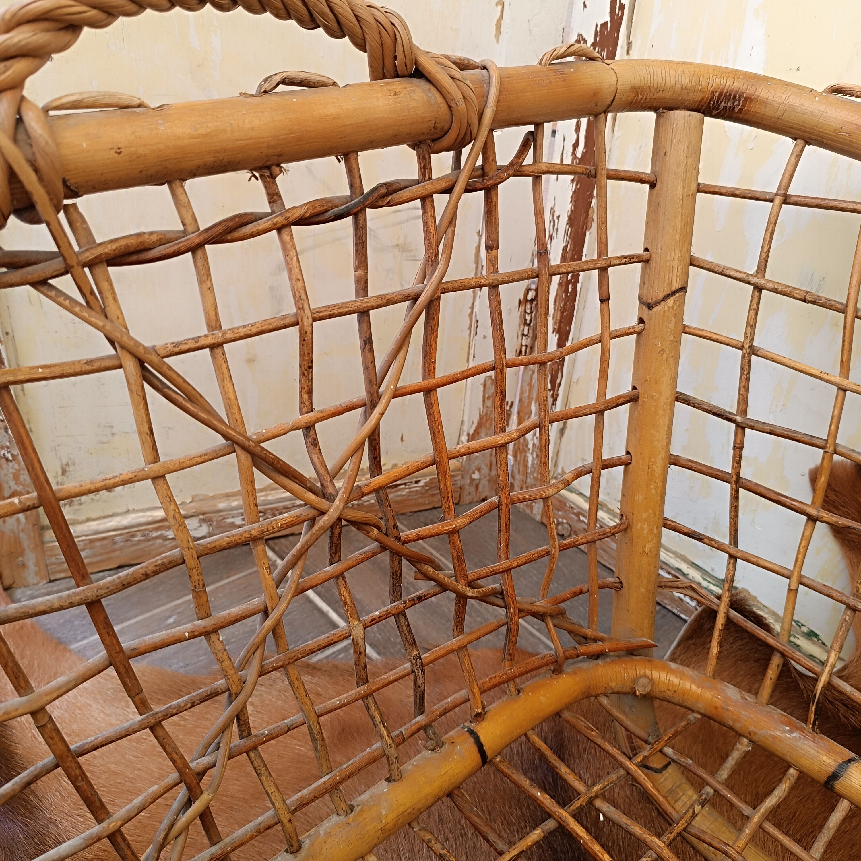 OLD BASKET OR LAUNDRY BASKET