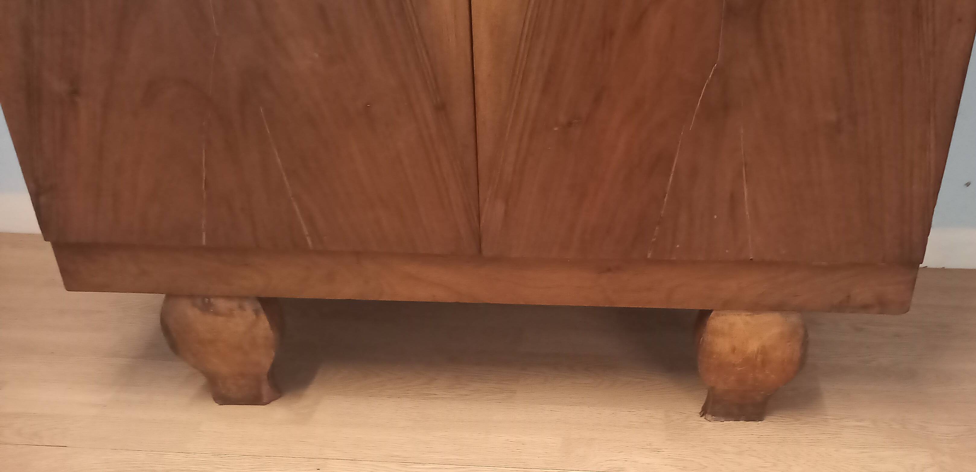 Armoire en noyer italien 1920