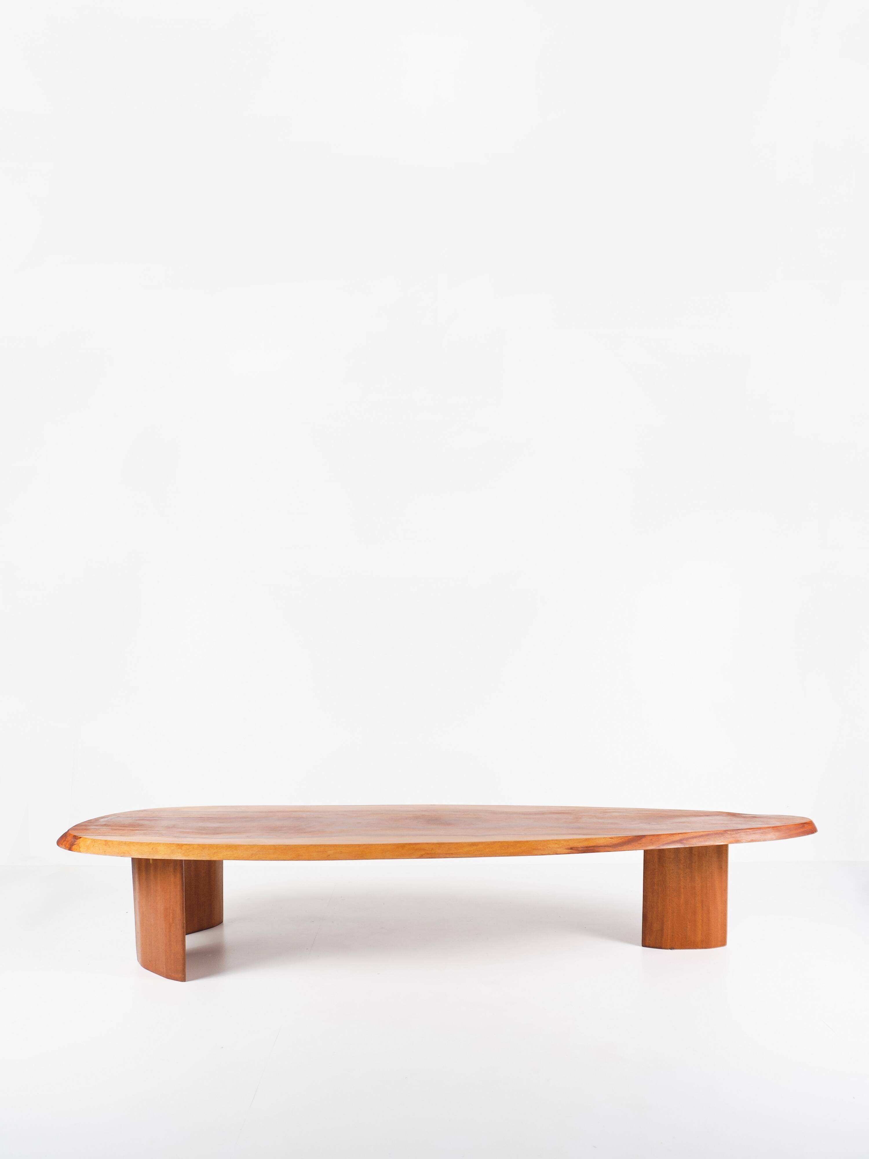 Travail français - table basse bois forme libre