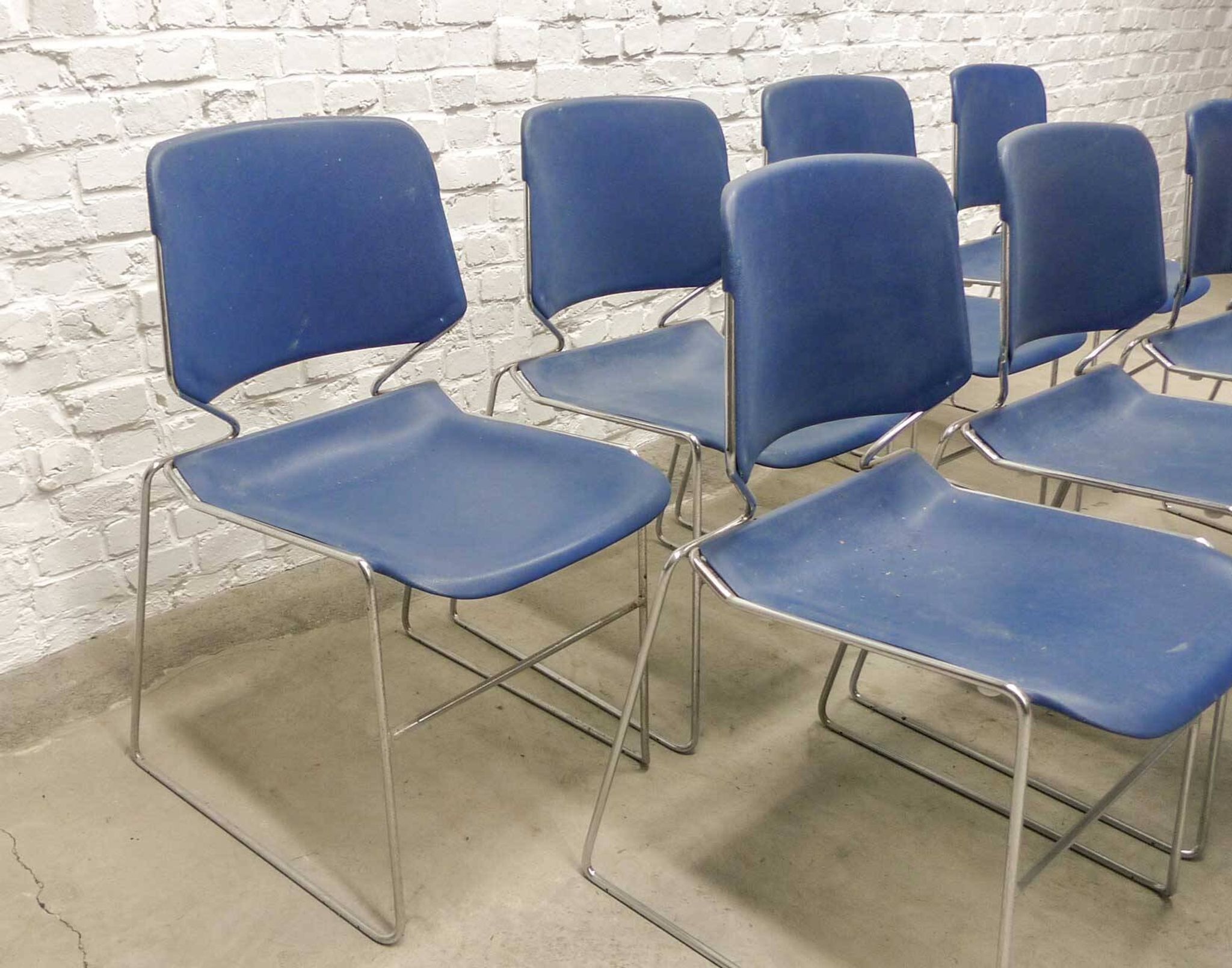 Chaises de salle à manger empilables minimalistes Matrix Krueger par Thomas Tolleson années 70