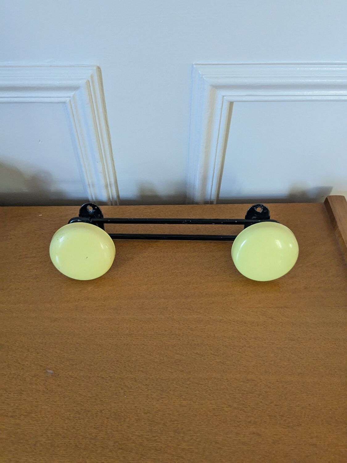 Wall-mounted coat rack