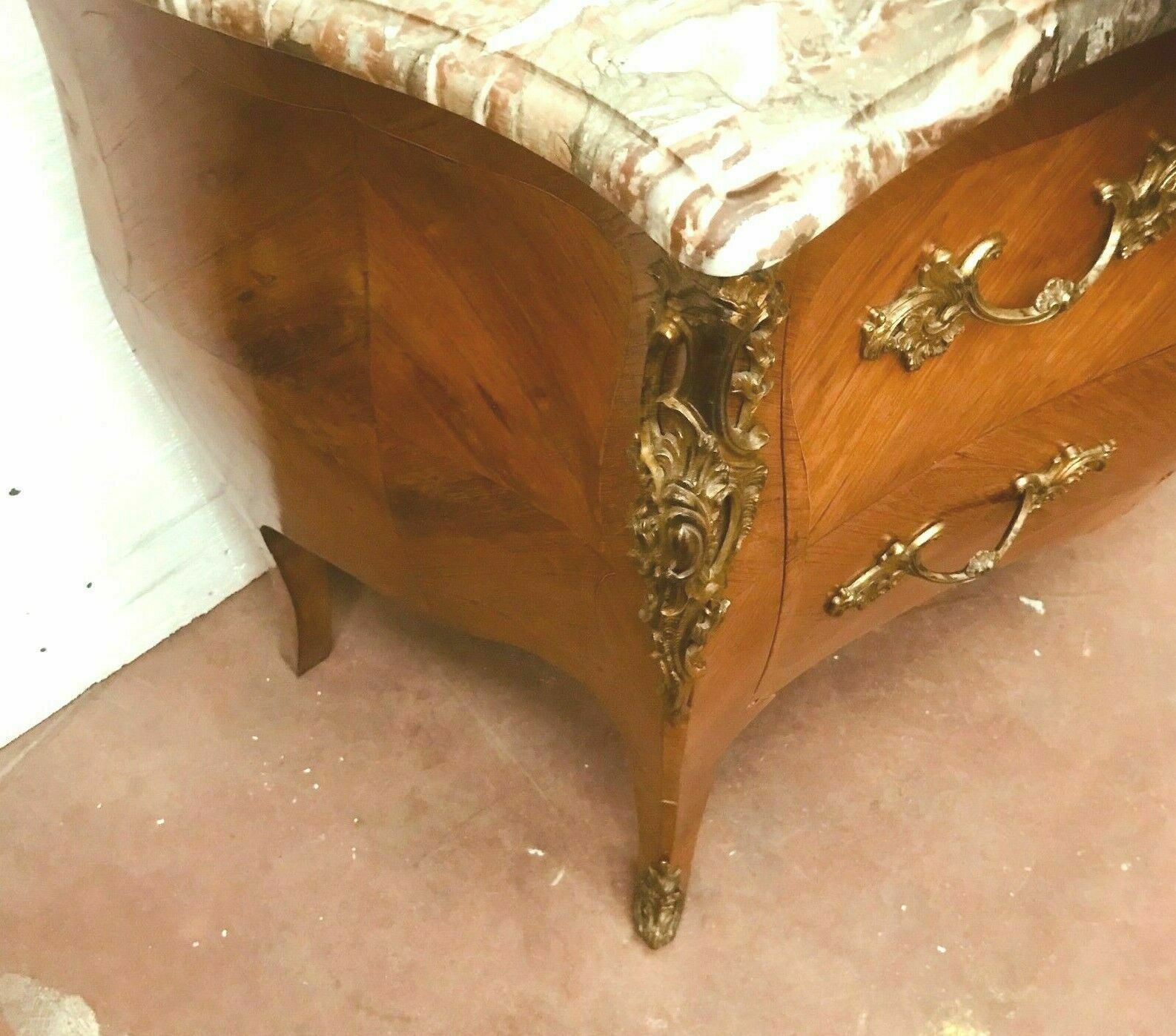 Louis XV-style Gabée chest of drawers in 20th century rosewood marquetry