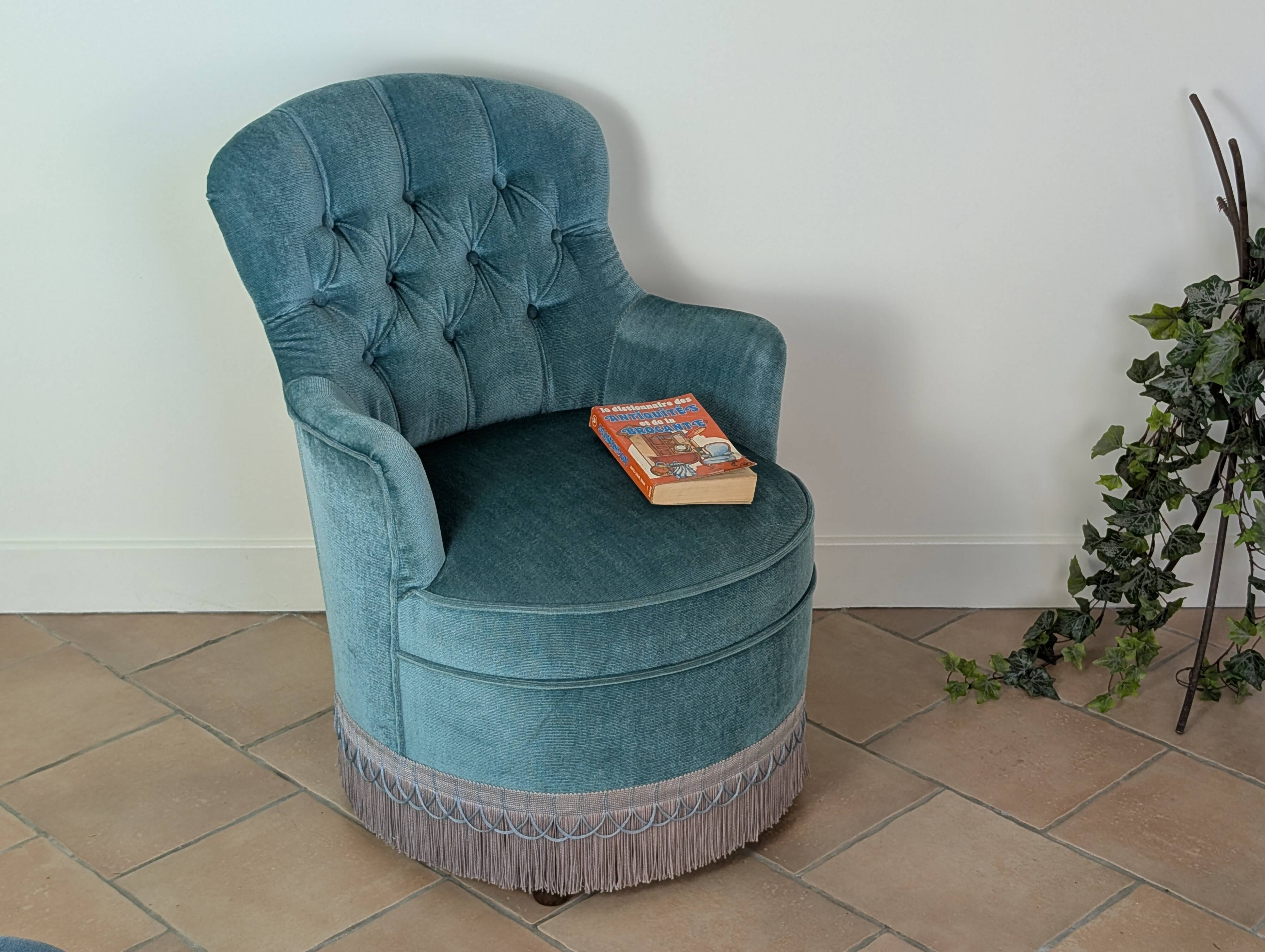Velvet toad armchair