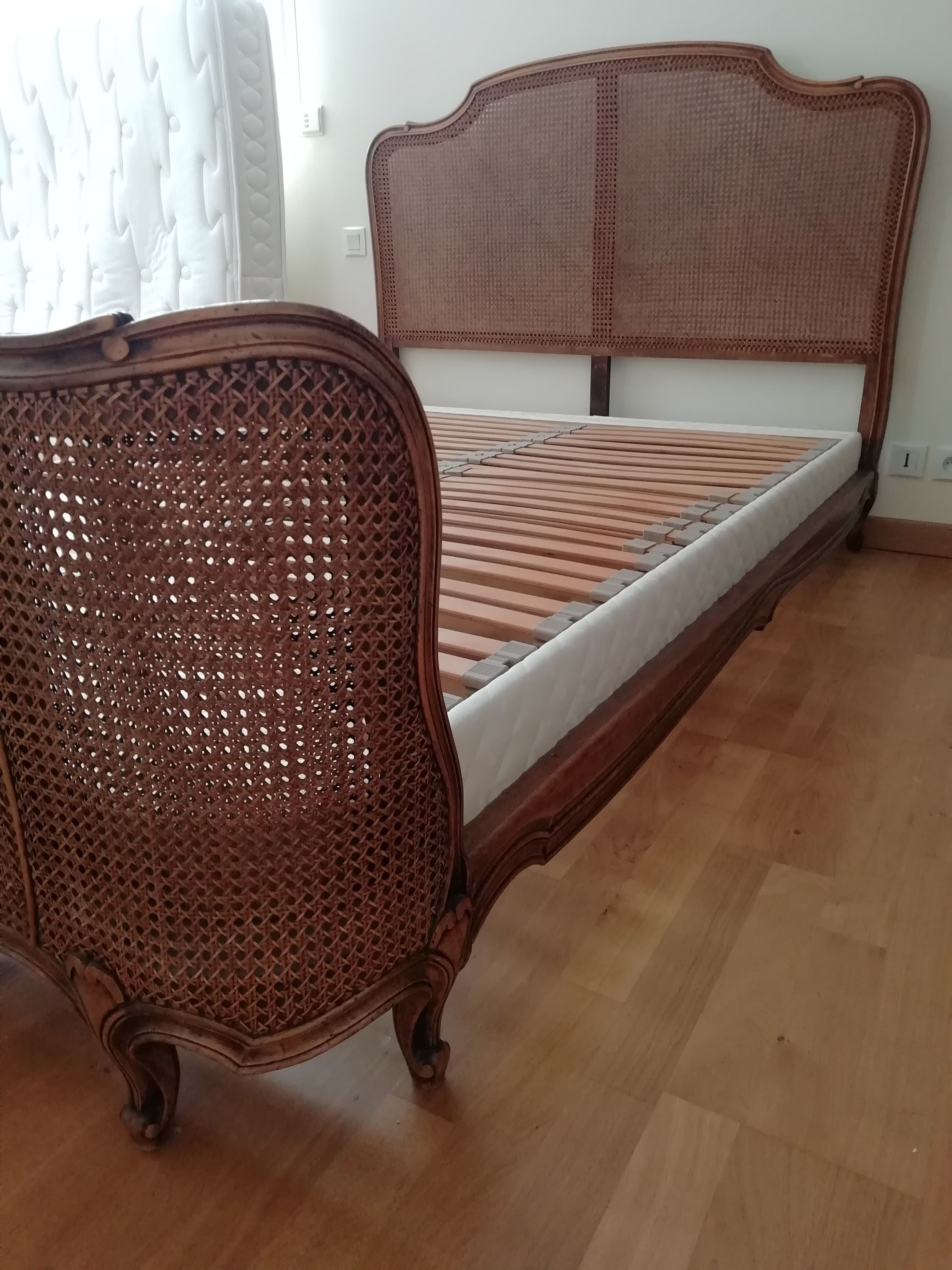 Bed and box spring canna
