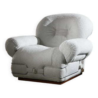 Fauteuil italien en tissu bouclé blanc avec détails chromés, années 1960