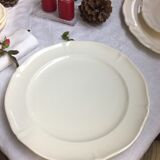 Old dish of ivory color and round shape with a chantourné edge.