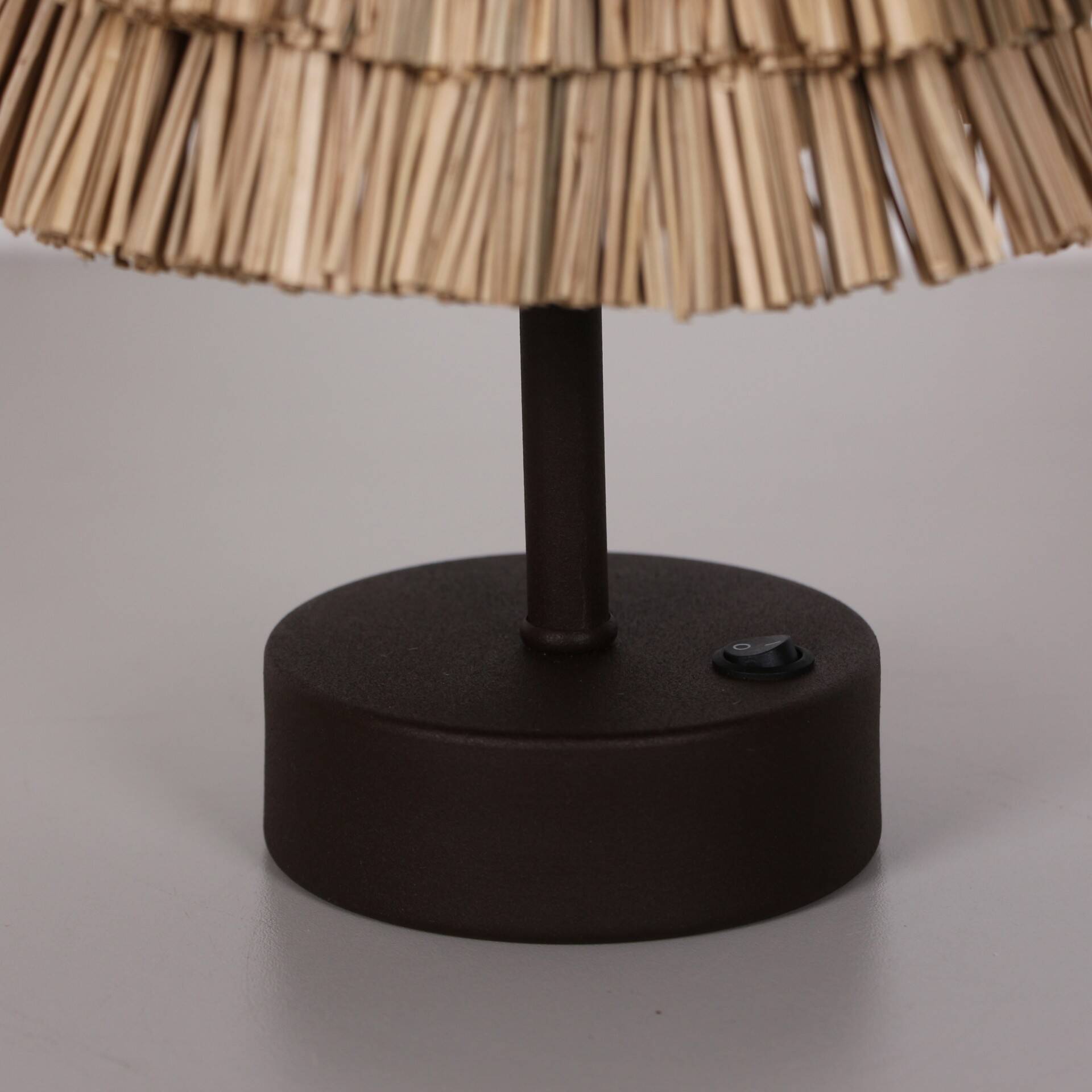 Natural Sea Grass Solar-Powered Table Lamp 27x20cm. Dark Coffee Base