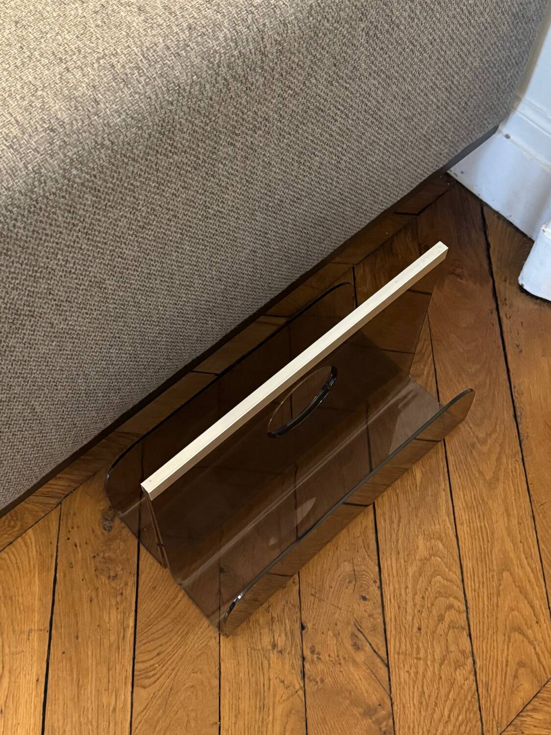 Magazine rack by Michel Dumas for Roche Bobois, 1970s.