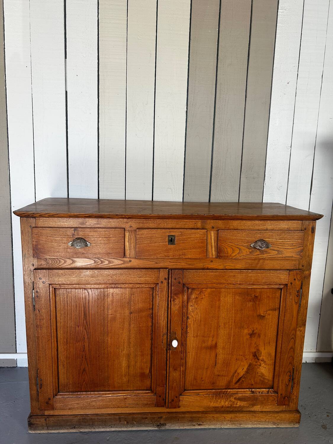 Antique oak sideboard – 3 drawers & 2 doors – pig buttons