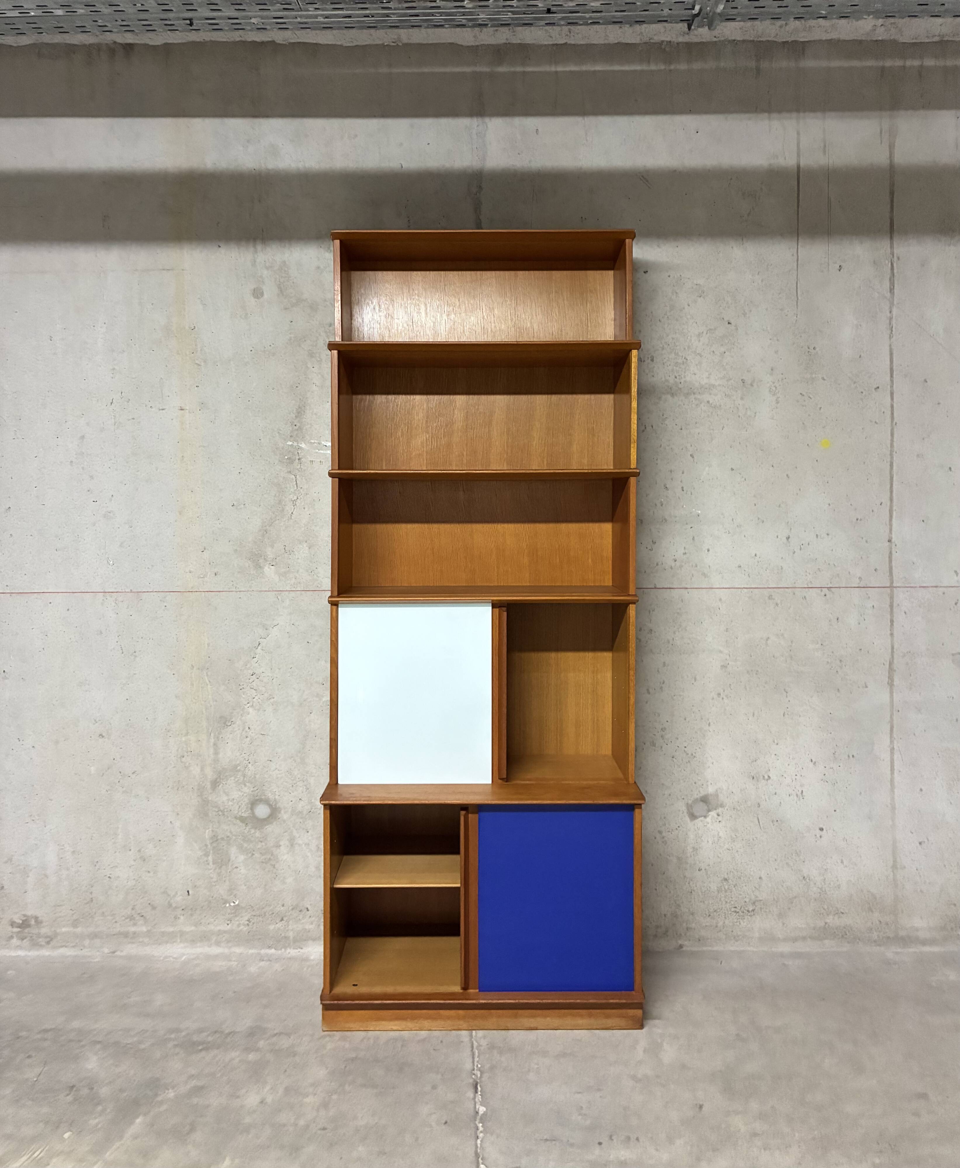 Oscar display cabinet, vintage 1960s golden oak.