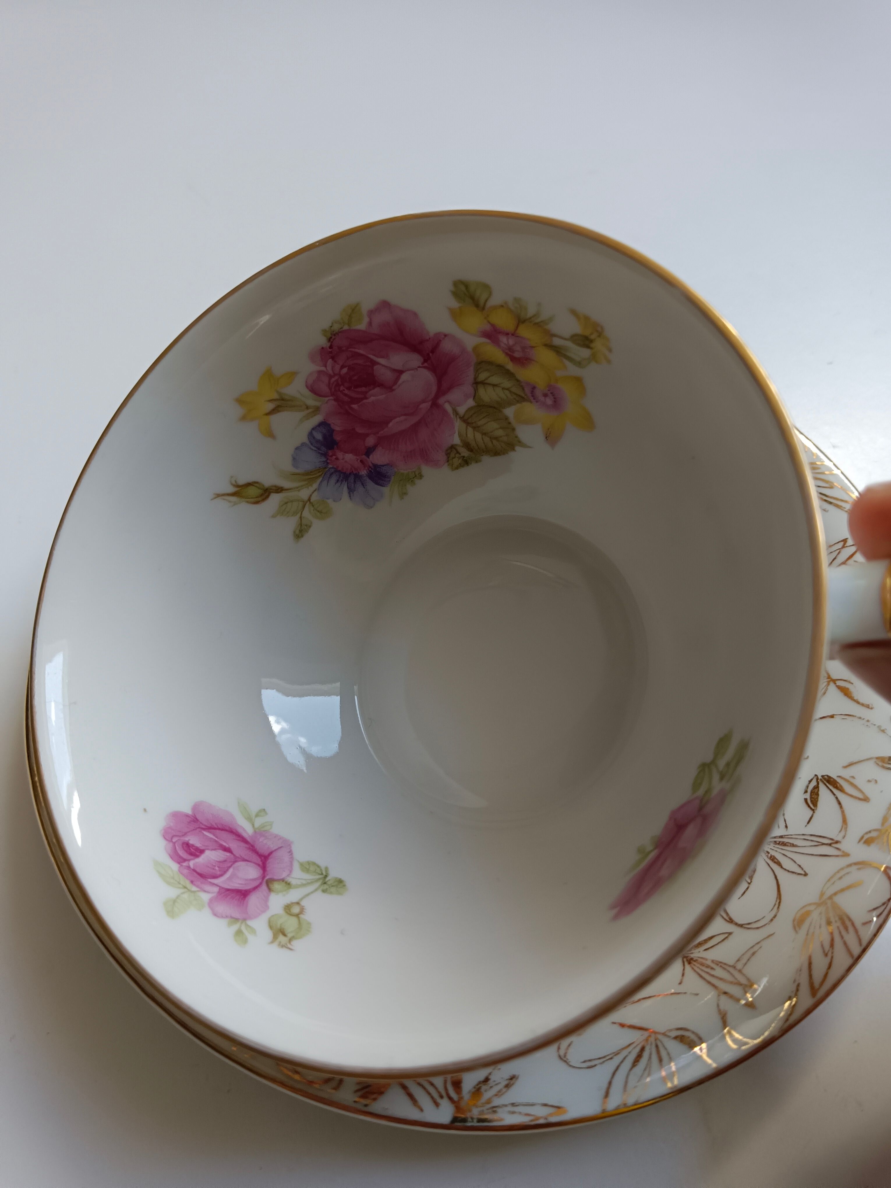 Large porcelain cup from Bavaria with a pearlescent finish and rose decorations.