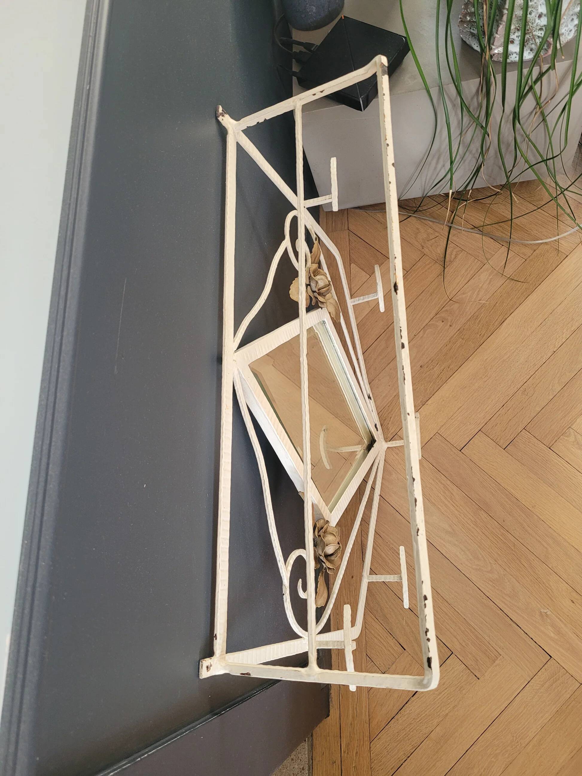 Entrance hall - Wall-mounted coat rack with mirror