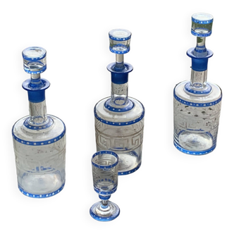 Set of 3 carafes and a liquor glass for liquor cellar, Belle Epoque, Greco-Roman chiseled decor,