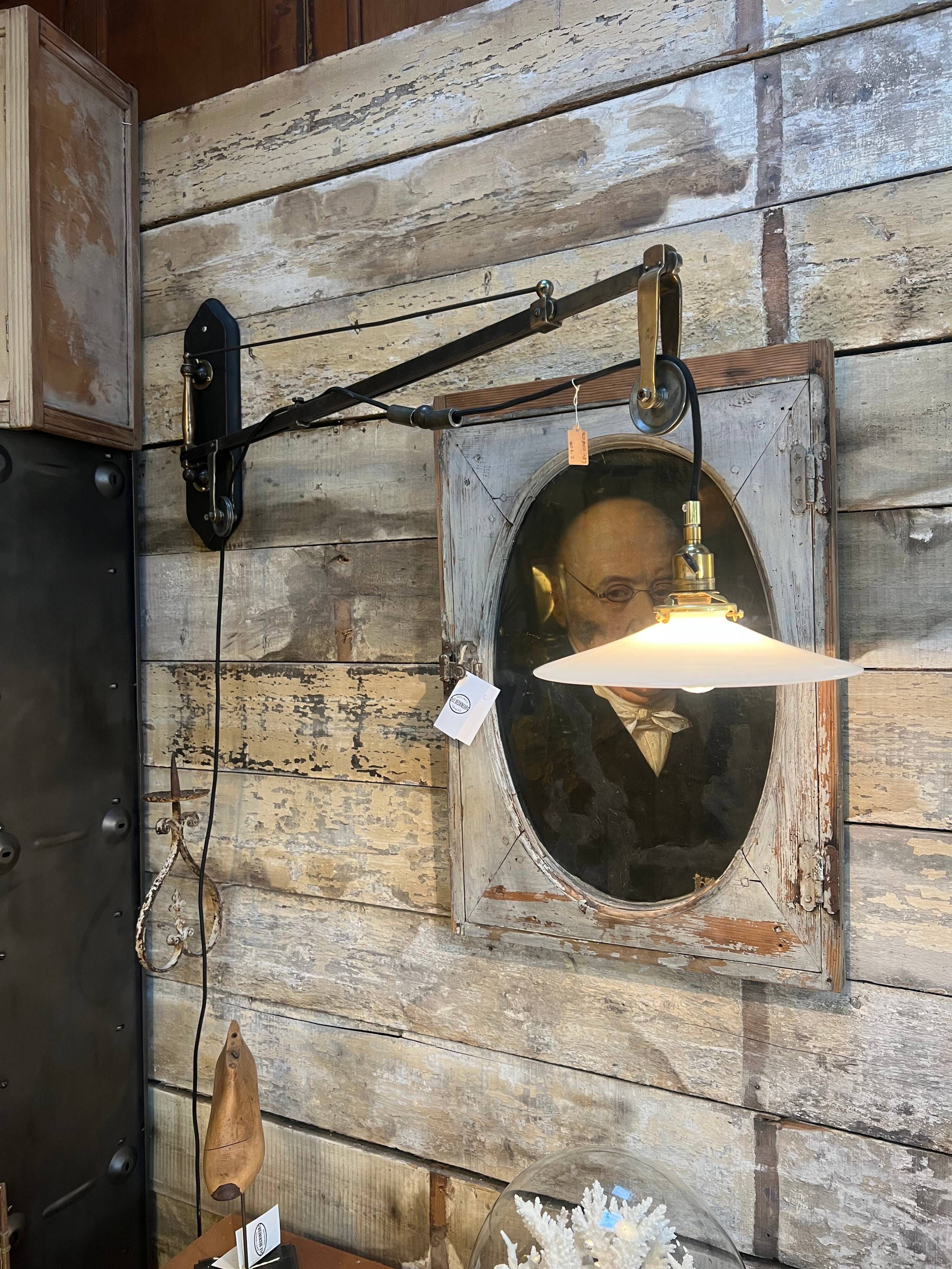 Dentist's lamp from the early 20th century.