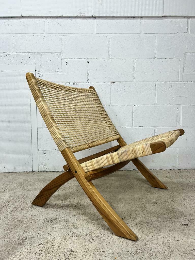 Wicker folding armchair