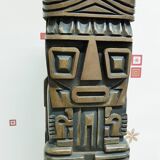 Lampe tiki totem sculptée à la main