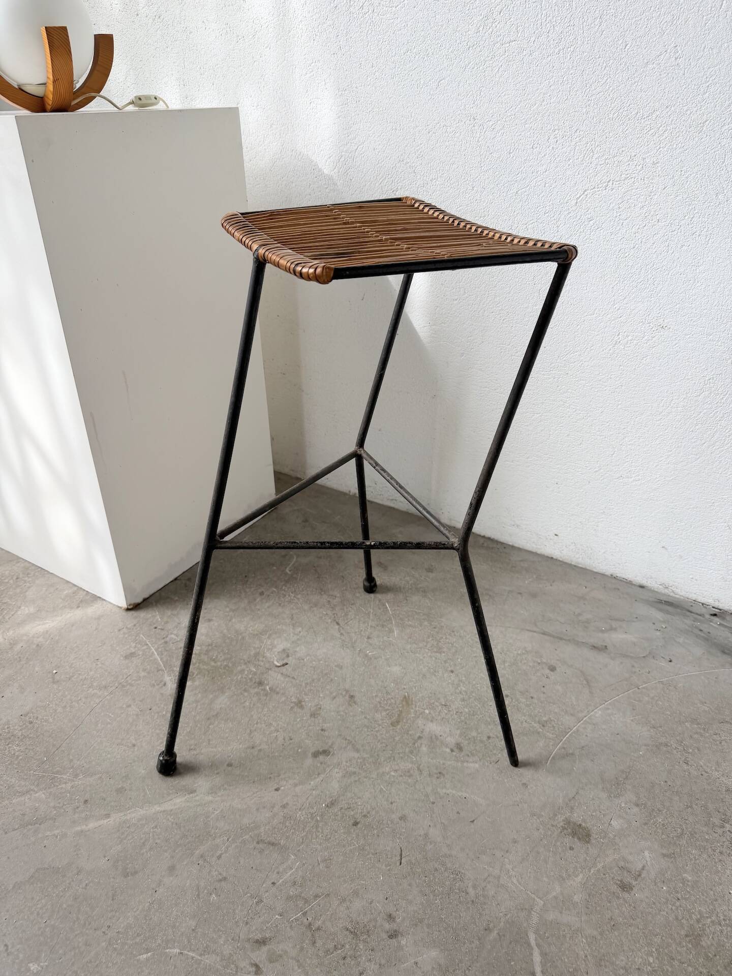 Wicker and metal stool Dennis Lennon 1950