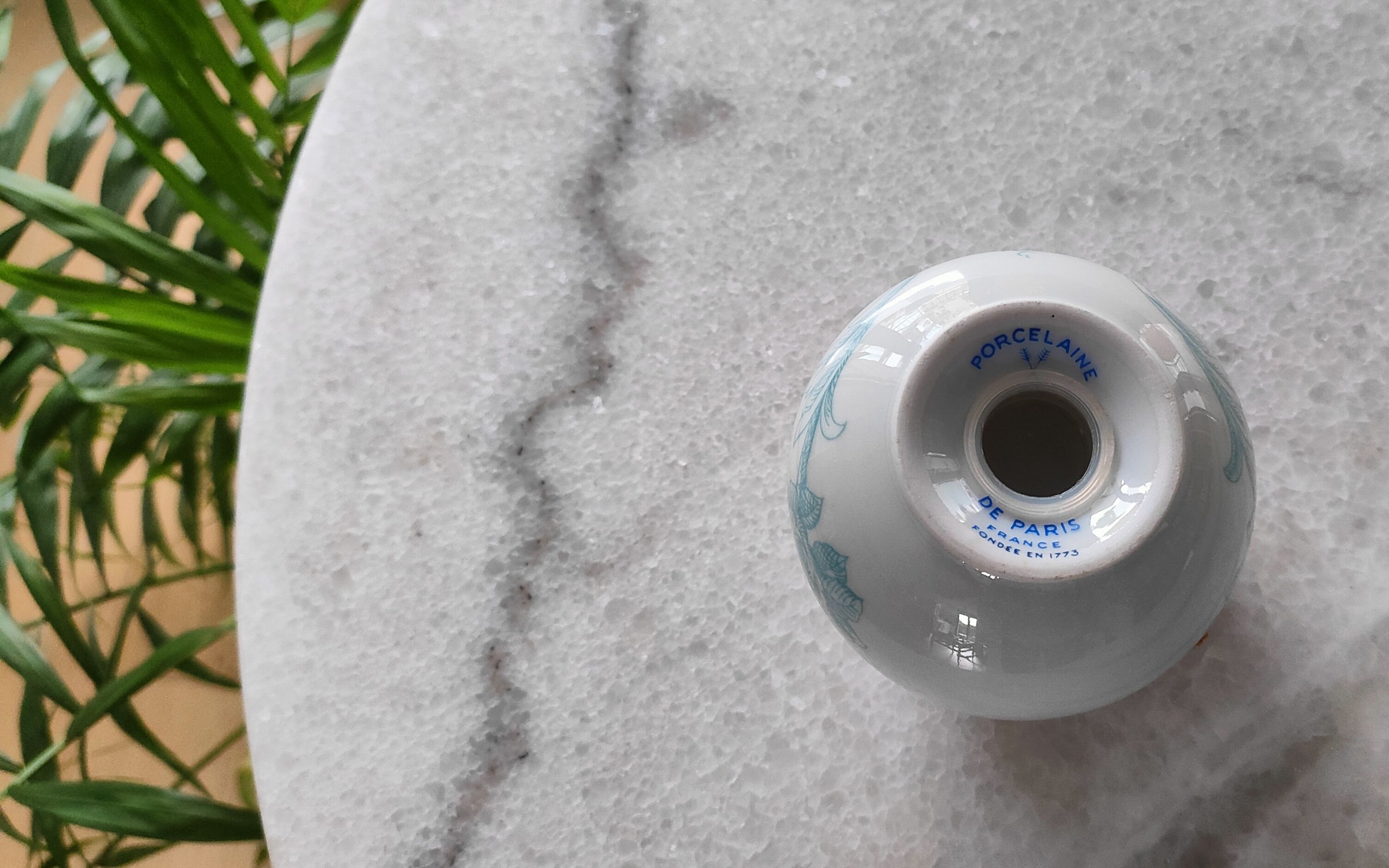 Vintage perfume diffuser