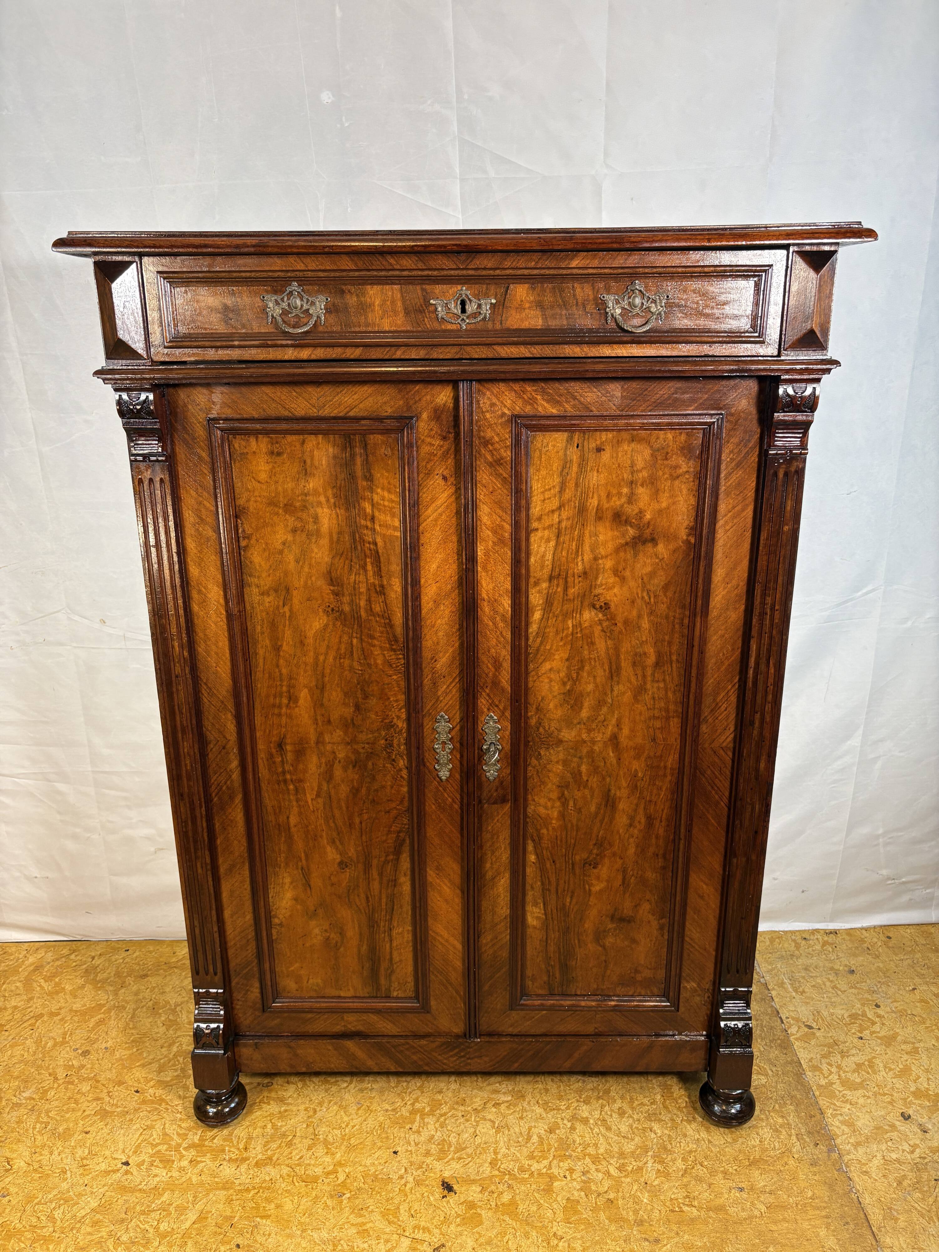Antique Gründerzeit Vertiko Cabinet in Walnut – Circa 1890–1900  A stunning