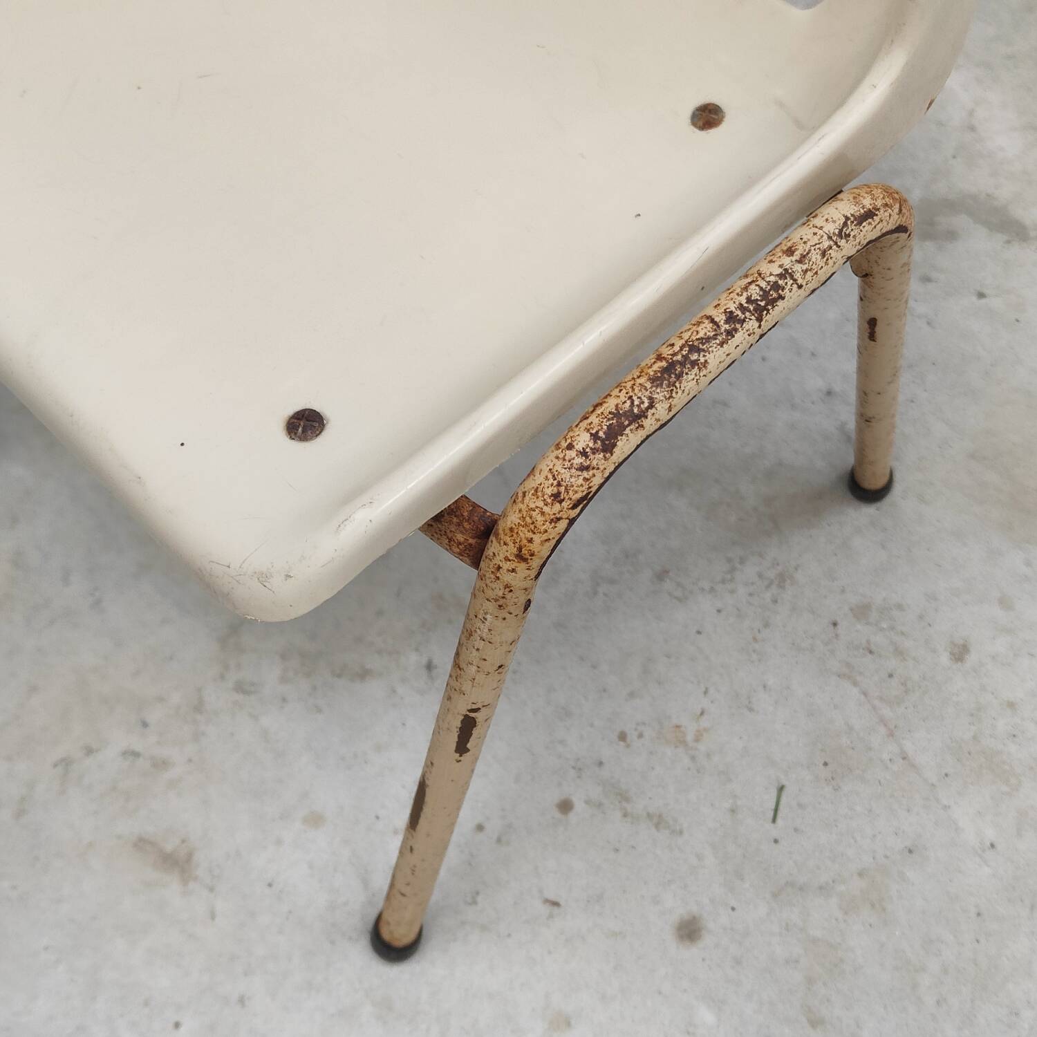 White molded plastic children's chair 1980