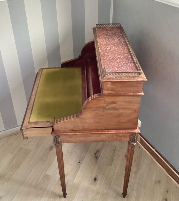 Ancienne table bureau cylindre en acajou dimension : hauteur -112cm- largeur -90cm- profondeur -55cm