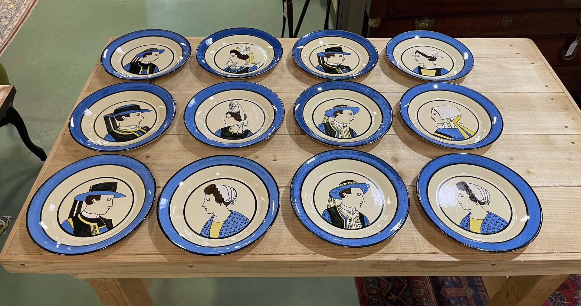 Set of 12 earthenware plates from Quimper from the 1930s - 12 portraits