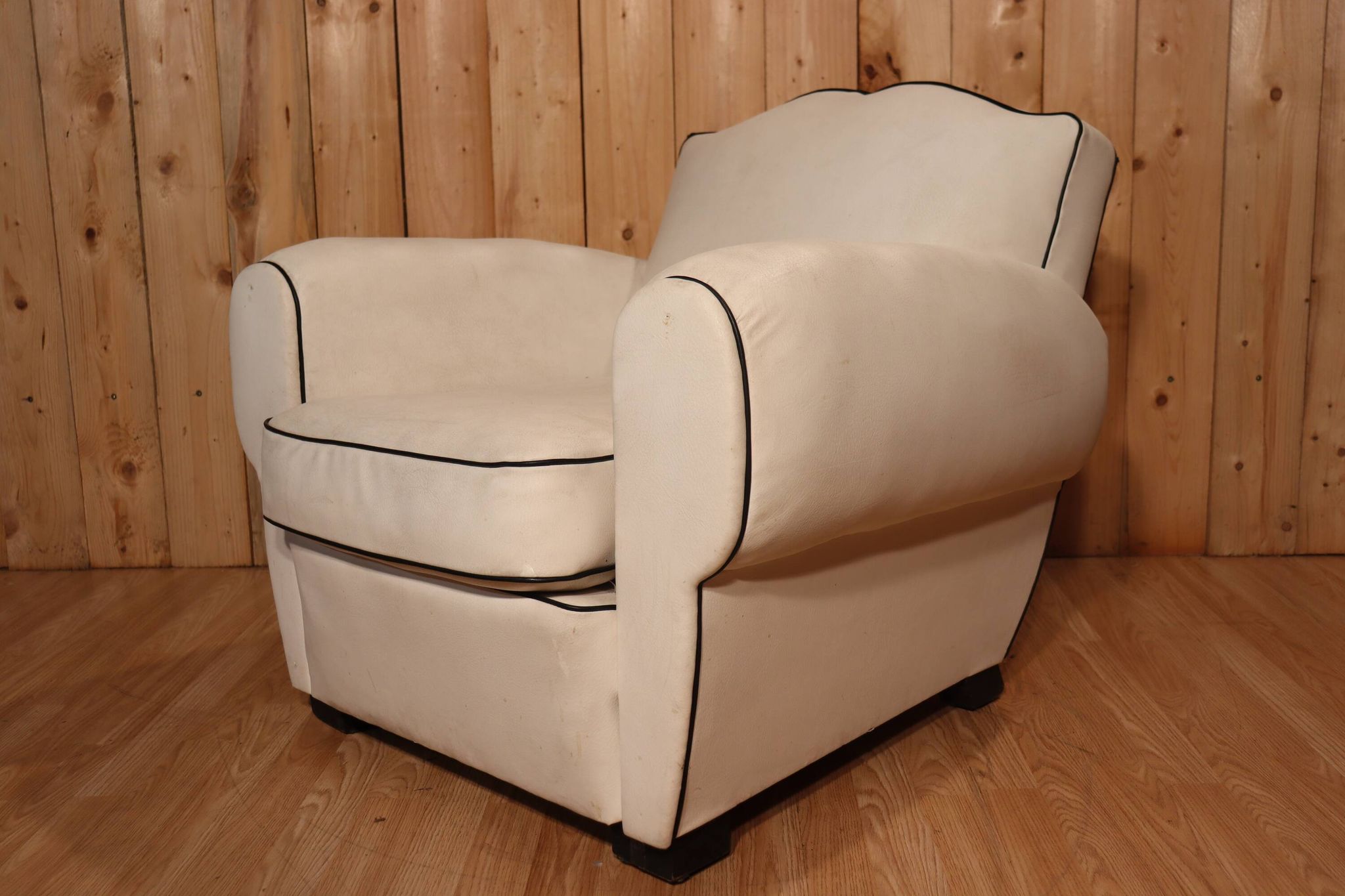 Fauteuil club en cuir blanc