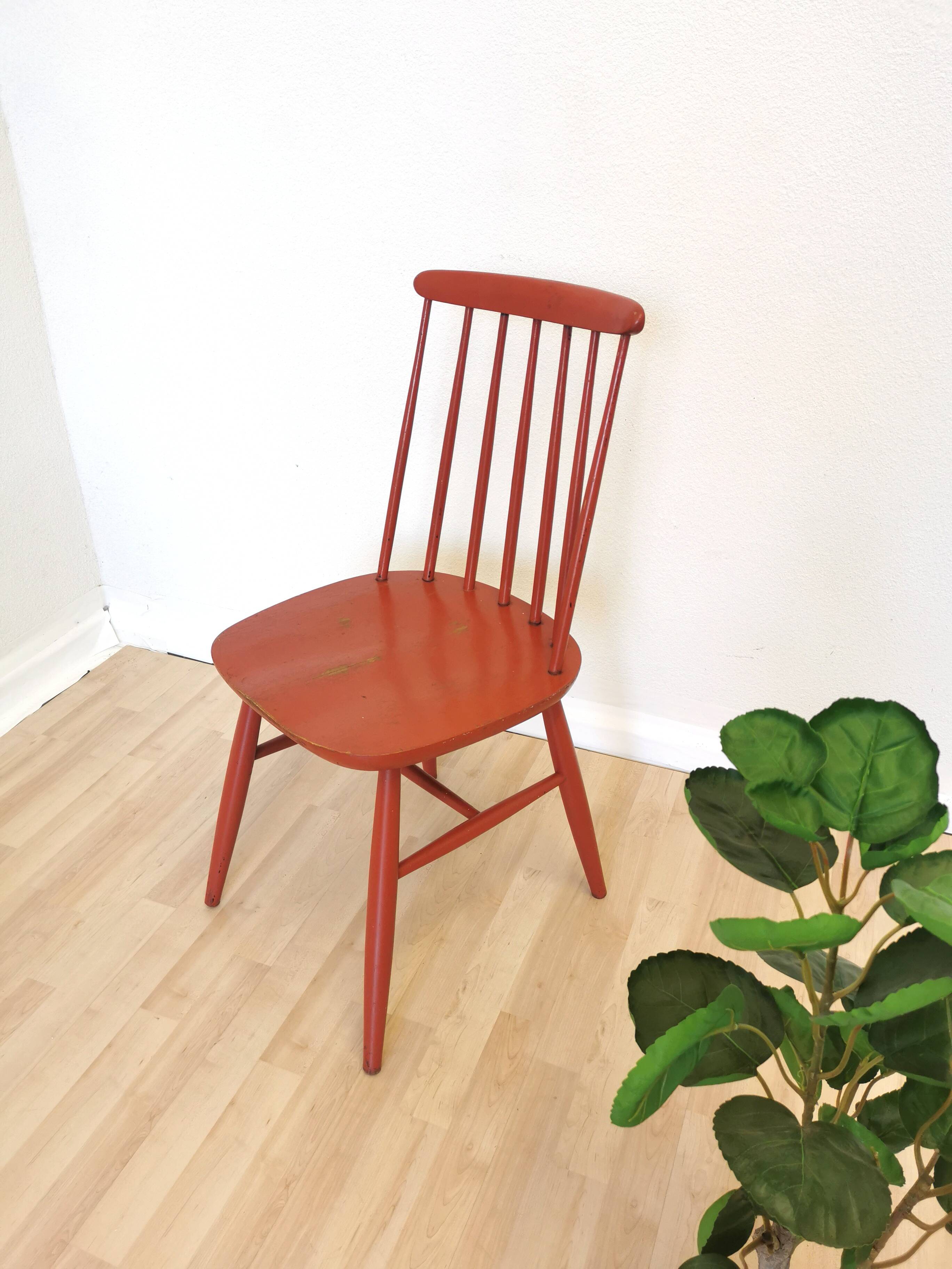 Vintage Coral Red Dining Chair: Ilmari Tapiovaara Style, Stol Kamnik 1960s