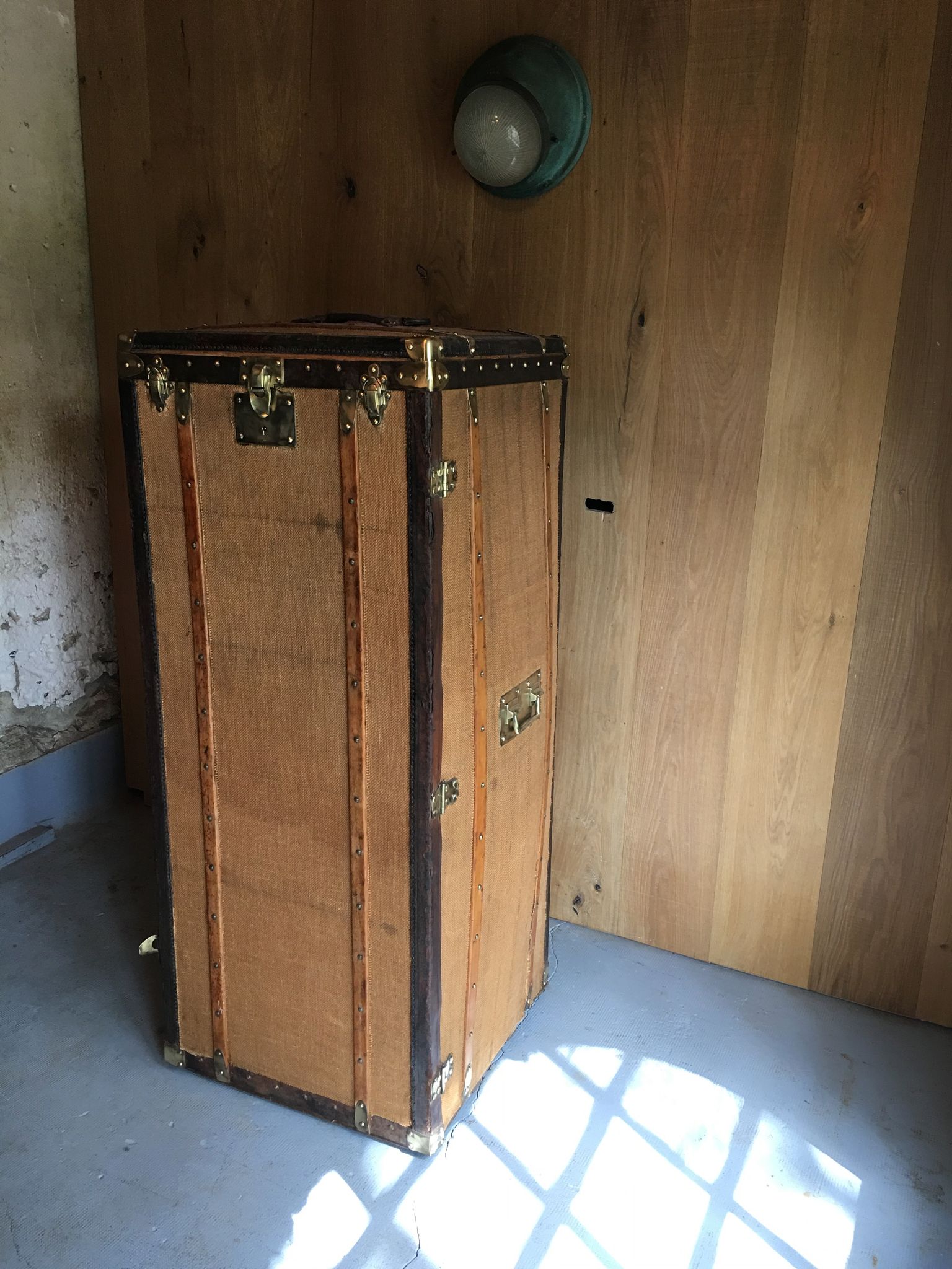 Trunk cabin in wood and fabrics around 1940