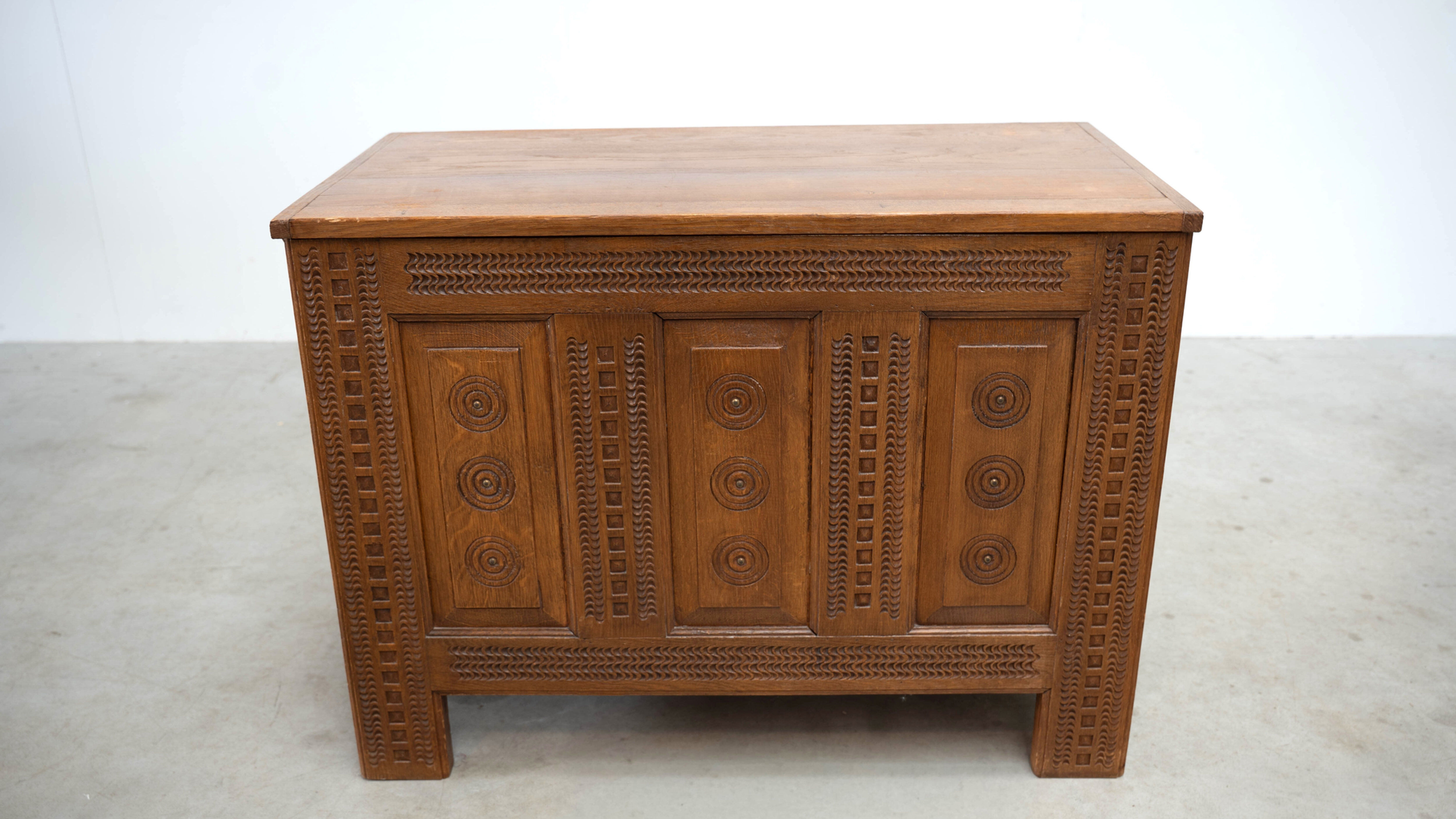 French chest or console