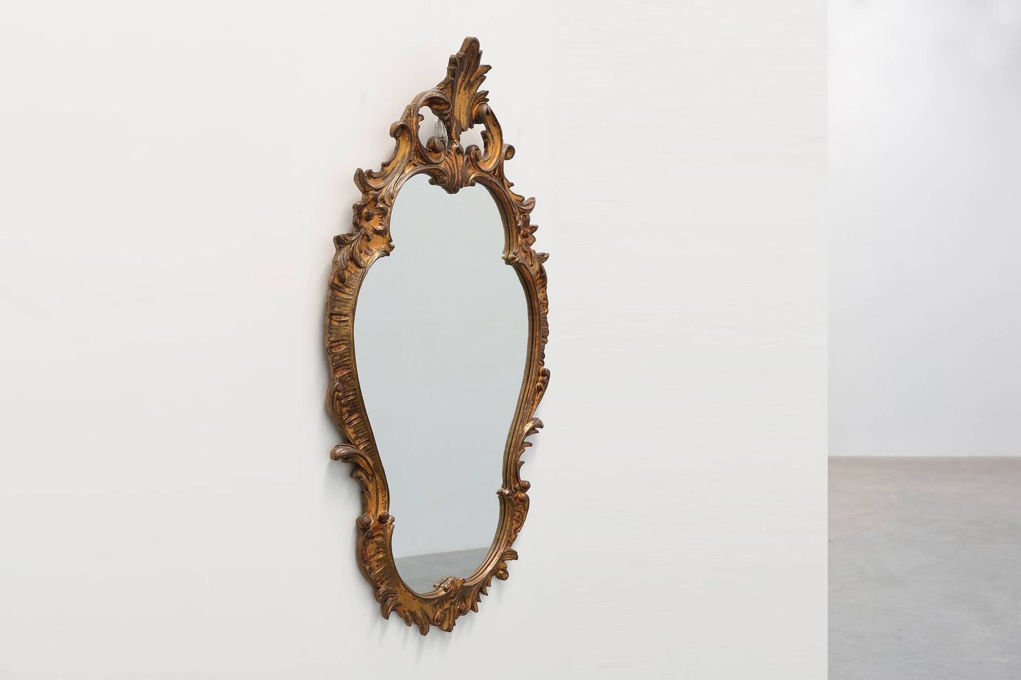 Florentine Style Giltwood Mirror with Acanthus Crest, Italy, 20th Century