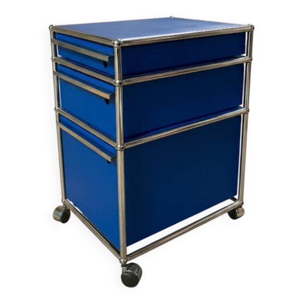 Caisson USM Haller M63 bleu mat – 3 tiroirs sur roulettes – design suisse