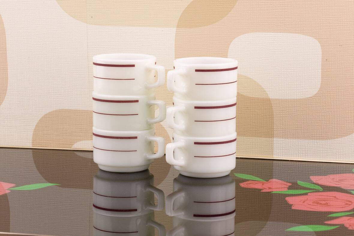 6 vintage Pyrex tableware cups USA - opaline glass with burgundy band - 1970s