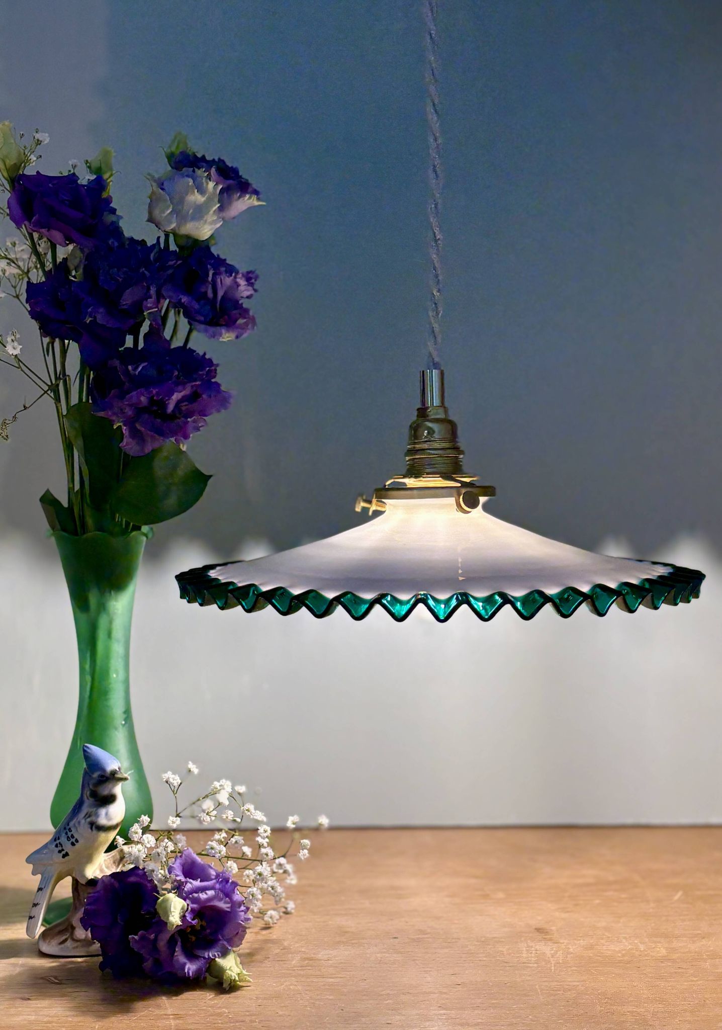 Suspension globe vintage en opaline bleue