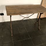 Table de bistrot ancienne avec pieds en fonte et plateau en bois