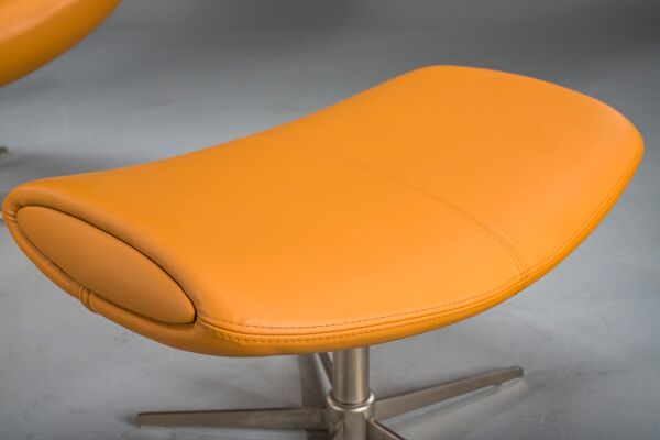 Ensemble de fauteuil Imola et repose-pieds attribué à Henrik Pedersen pour BoConcept, années 2000.